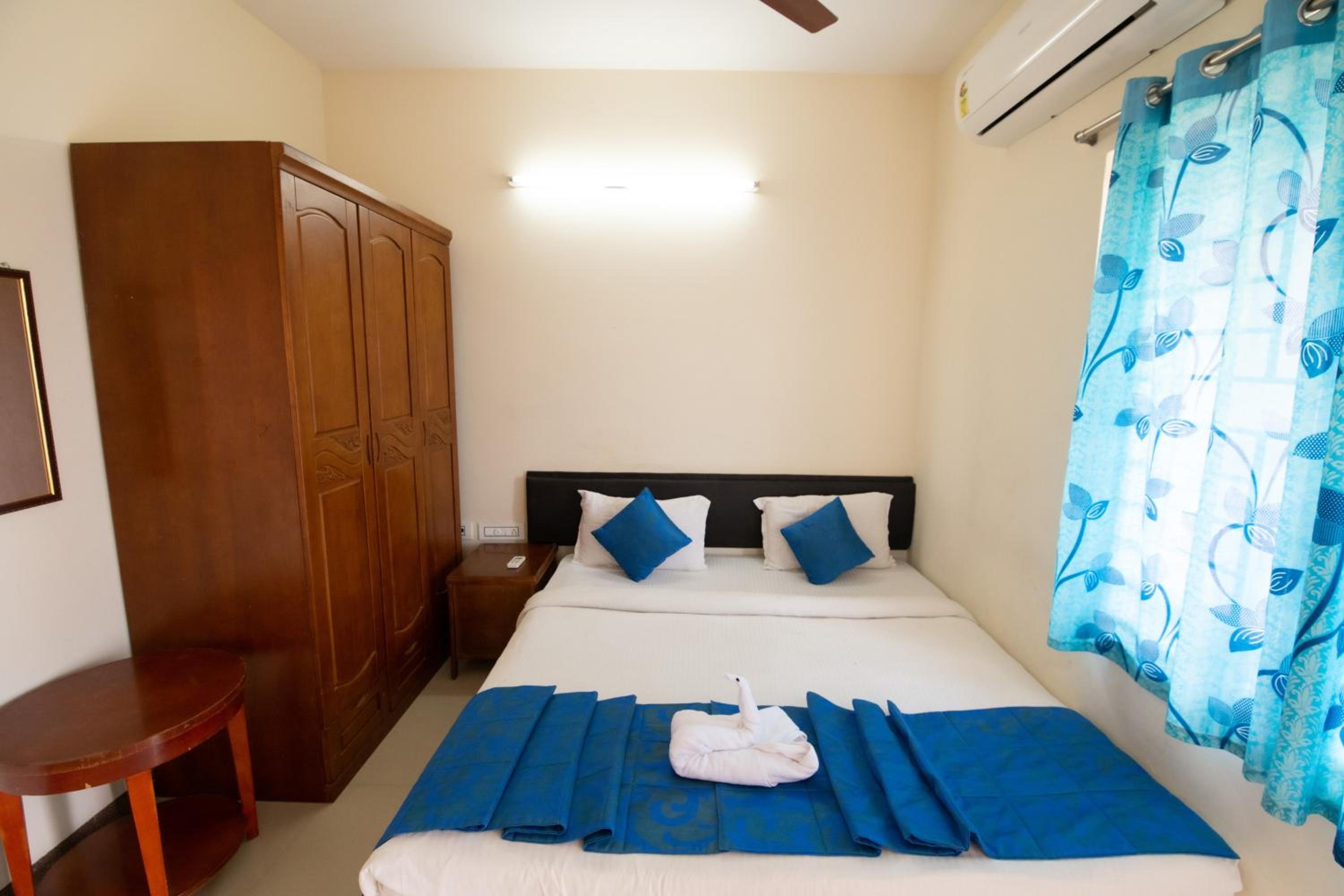 Deluxe King Room - Photo 4
