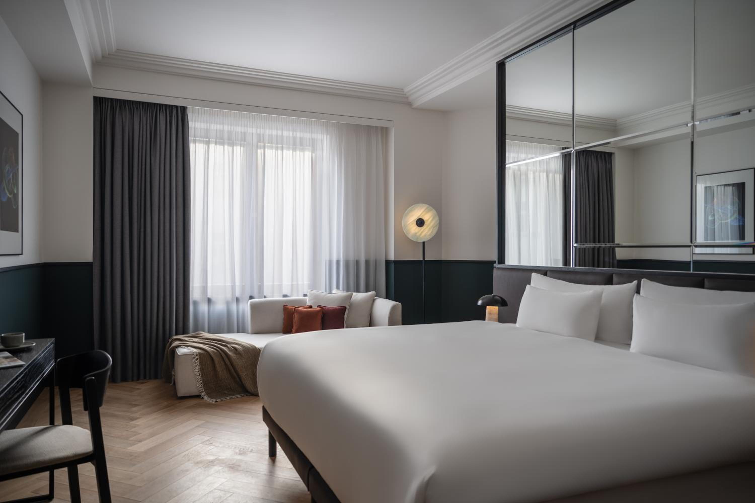 Deluxe Room - Photo 3