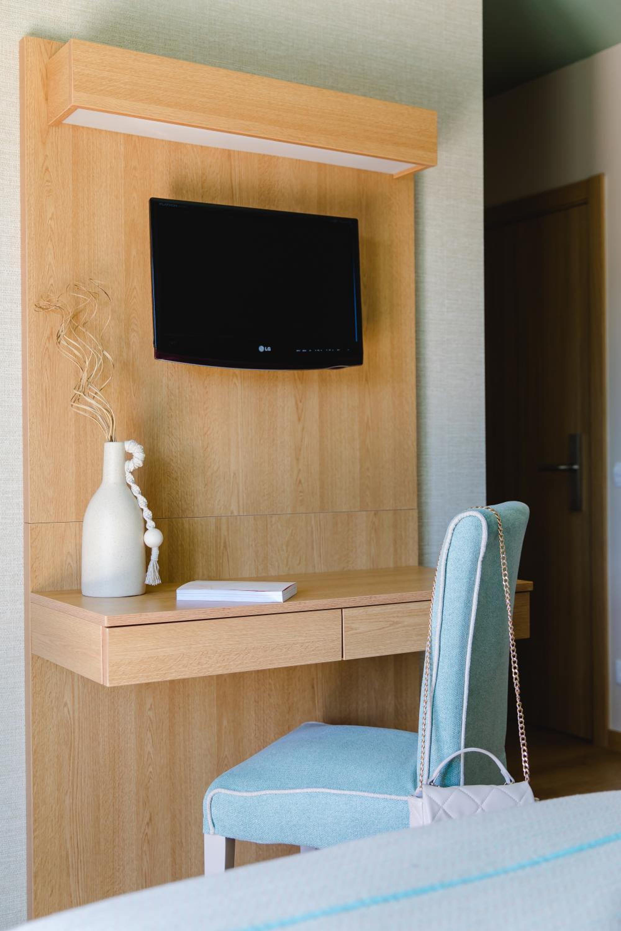 Double or Twin Room - Photo 3