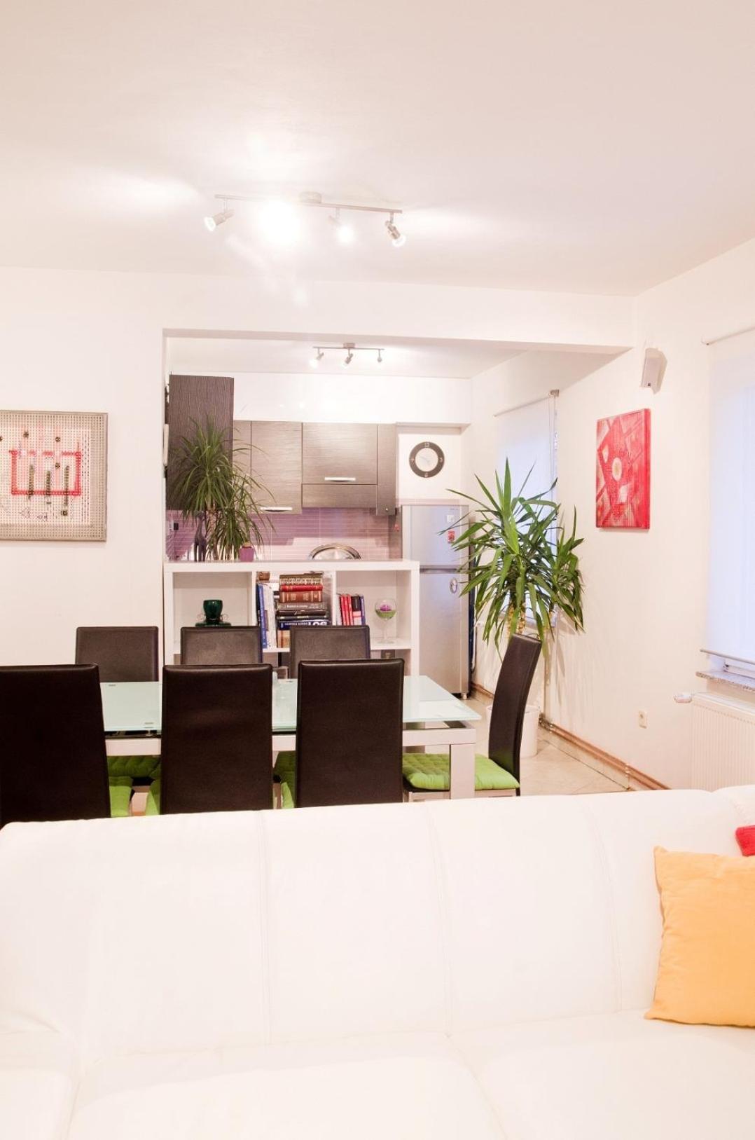 Three-Bedroom Apartment - Photo 2