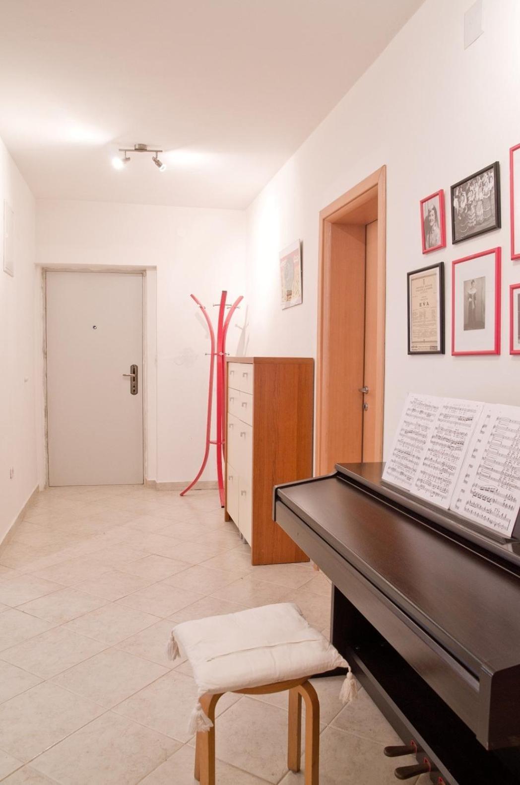 Three-Bedroom Apartment - Photo 3