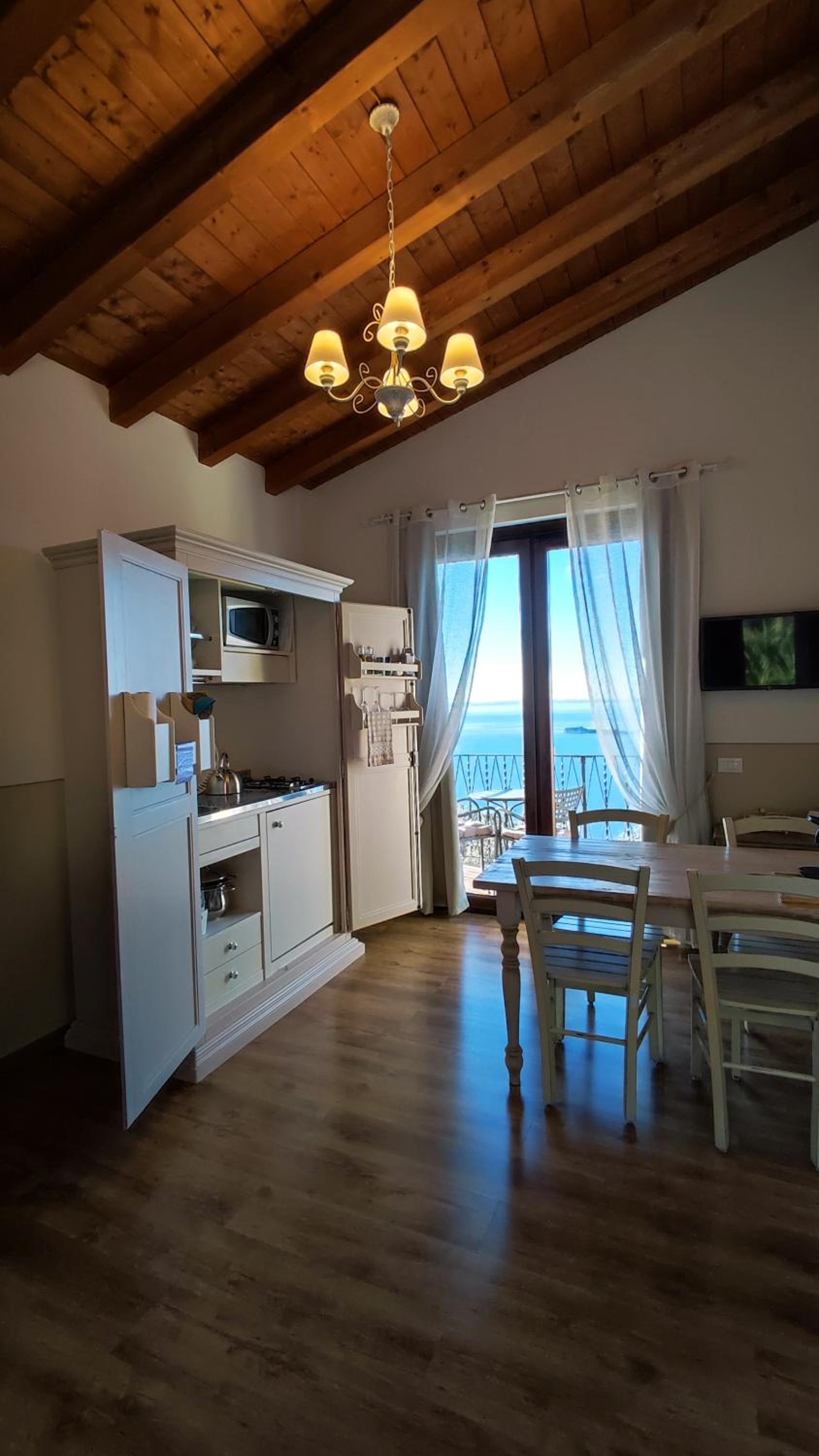 One-Bedroom Apartment with Balcony photo 2