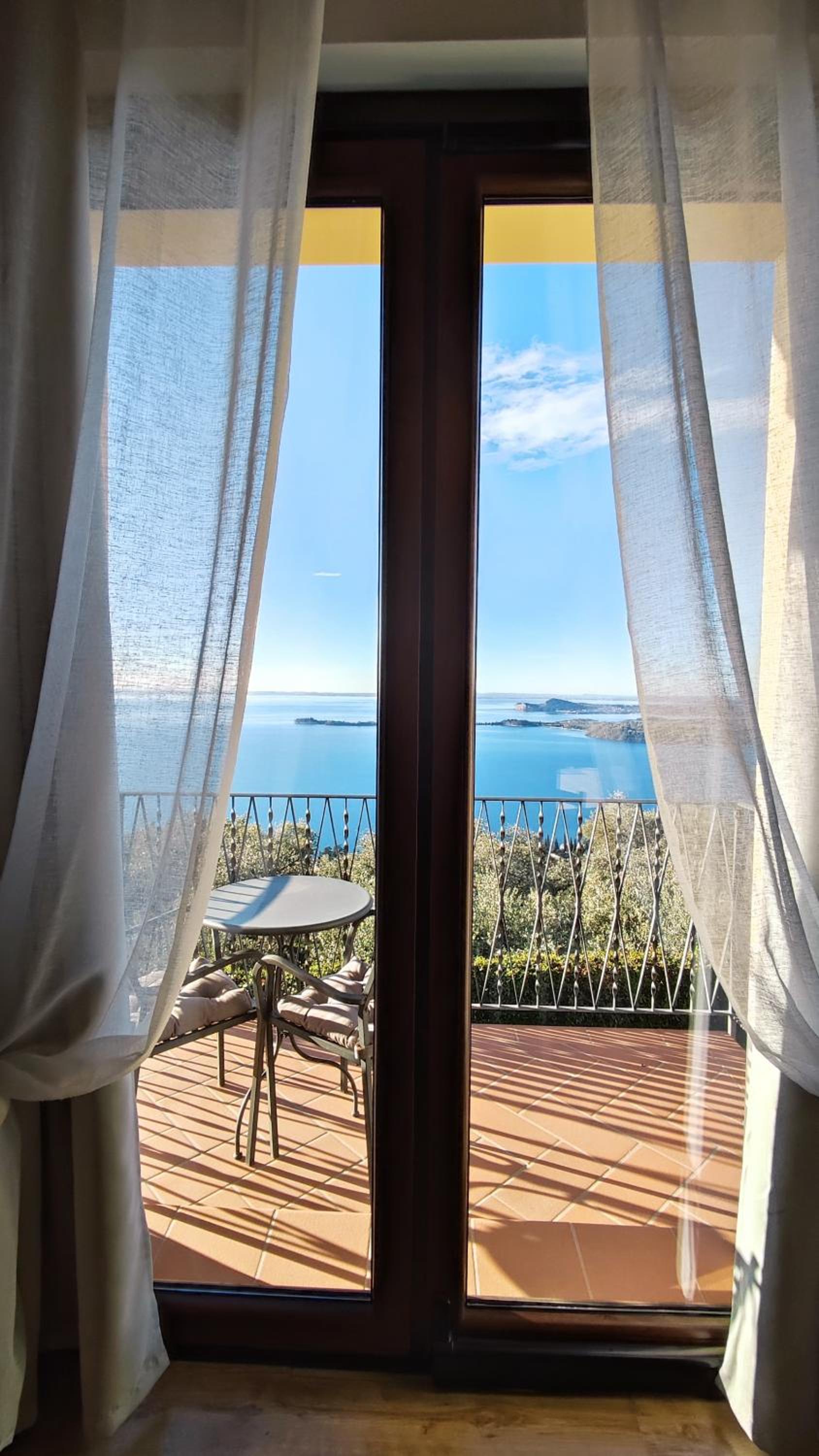One-Bedroom Apartment with Balcony photo 3