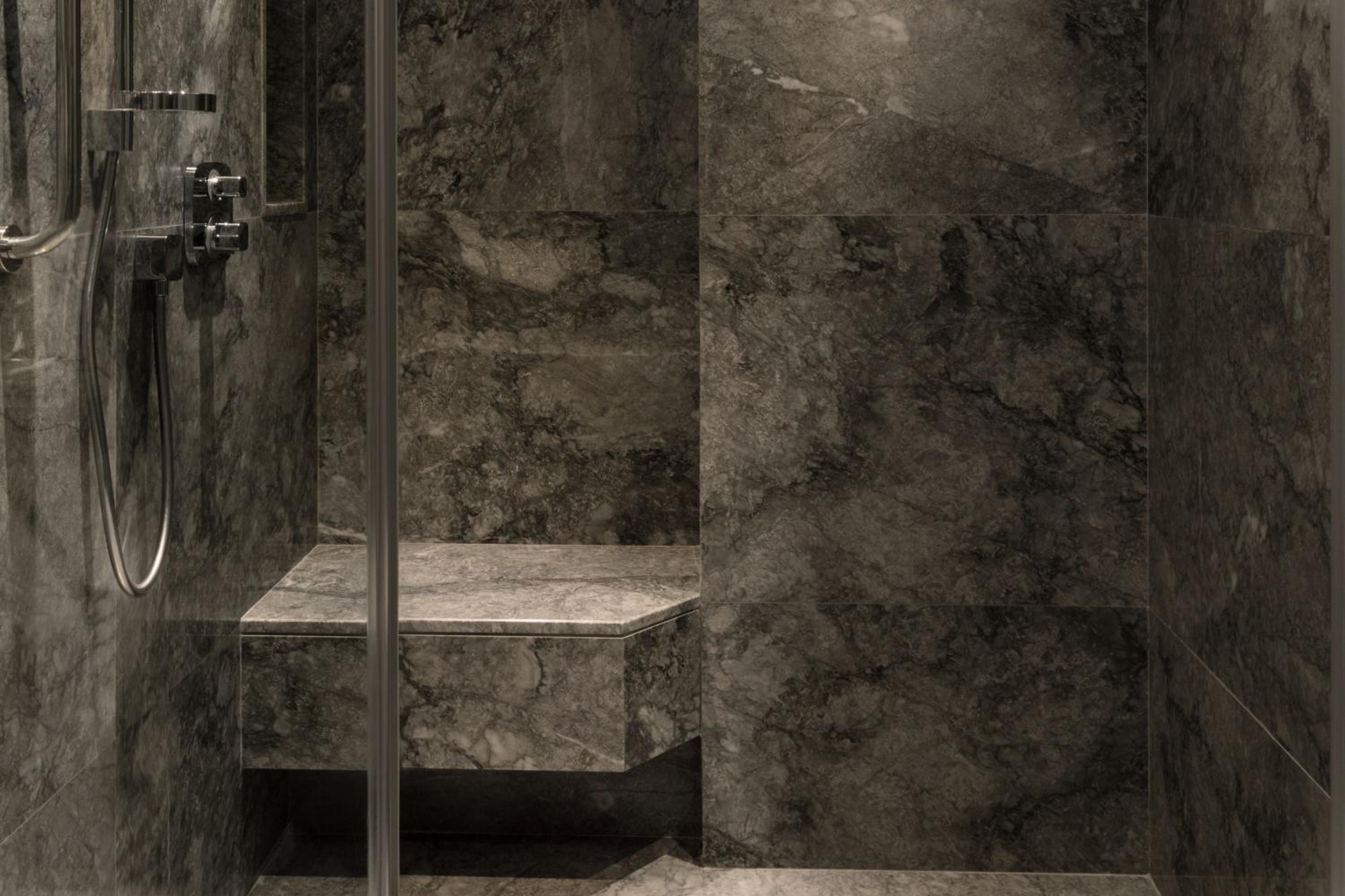 Executive King Room with City View, Executive lounge access