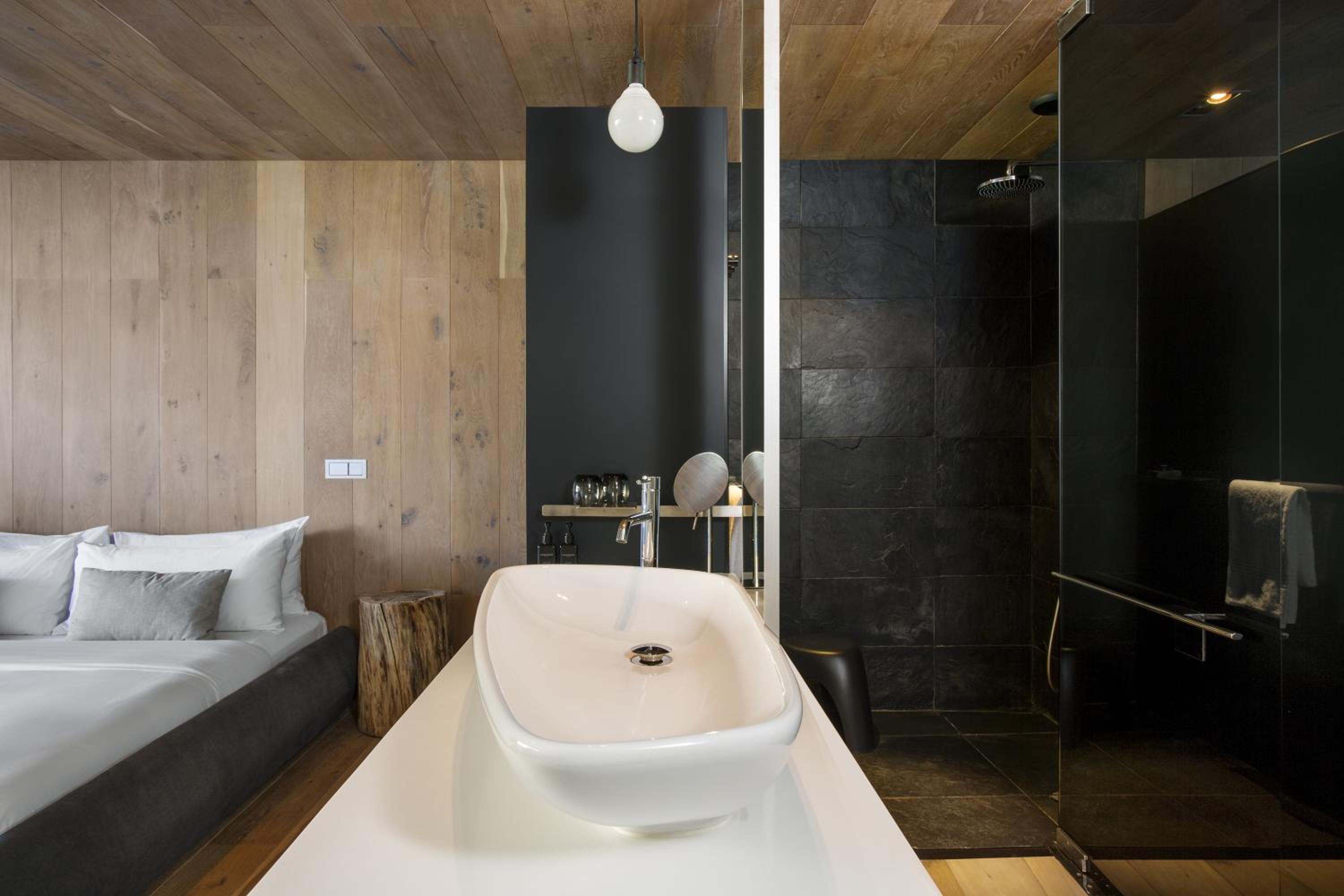 Terrace Pool Room - Photo 7