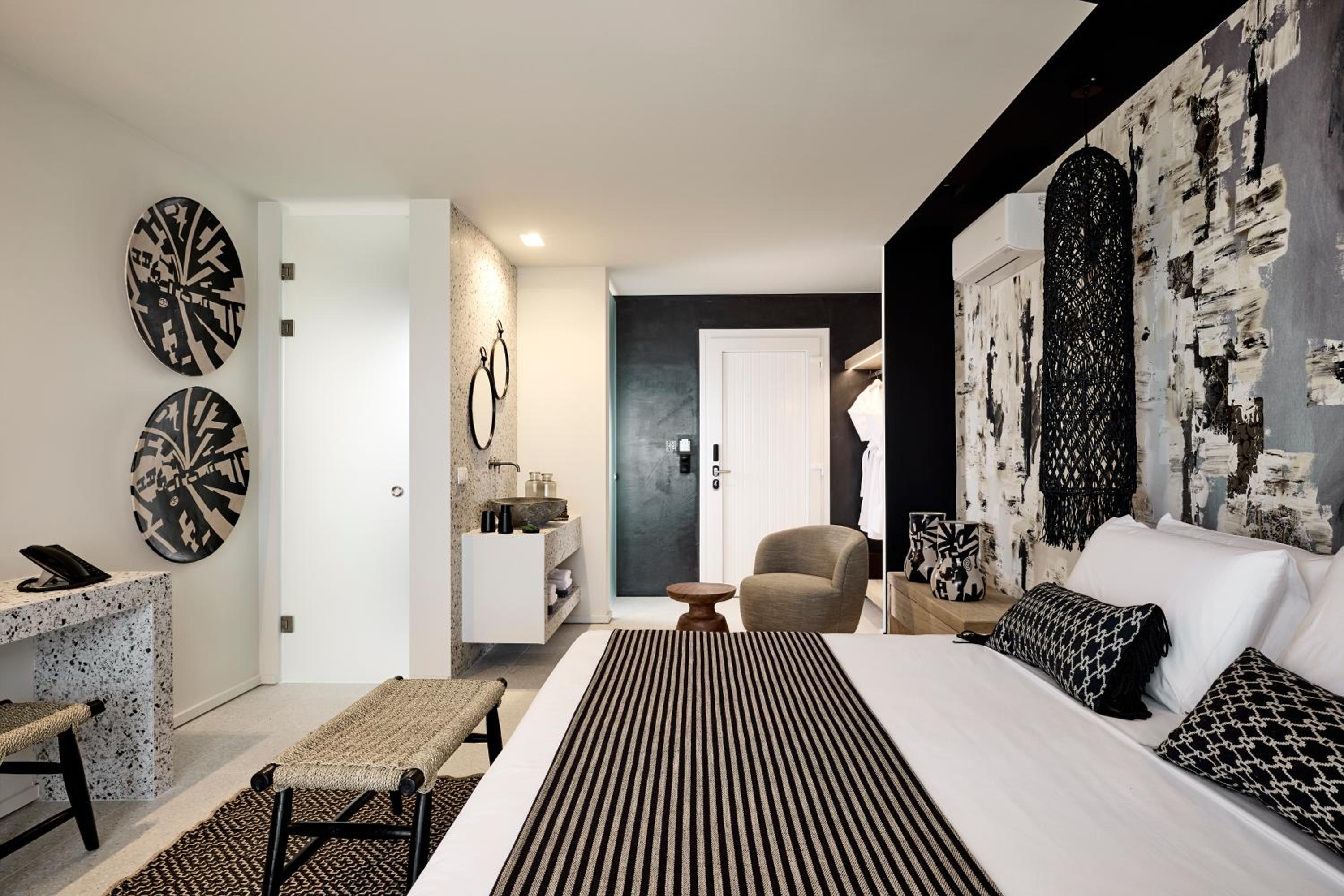 Signature Suite with Sea View - Photo 24