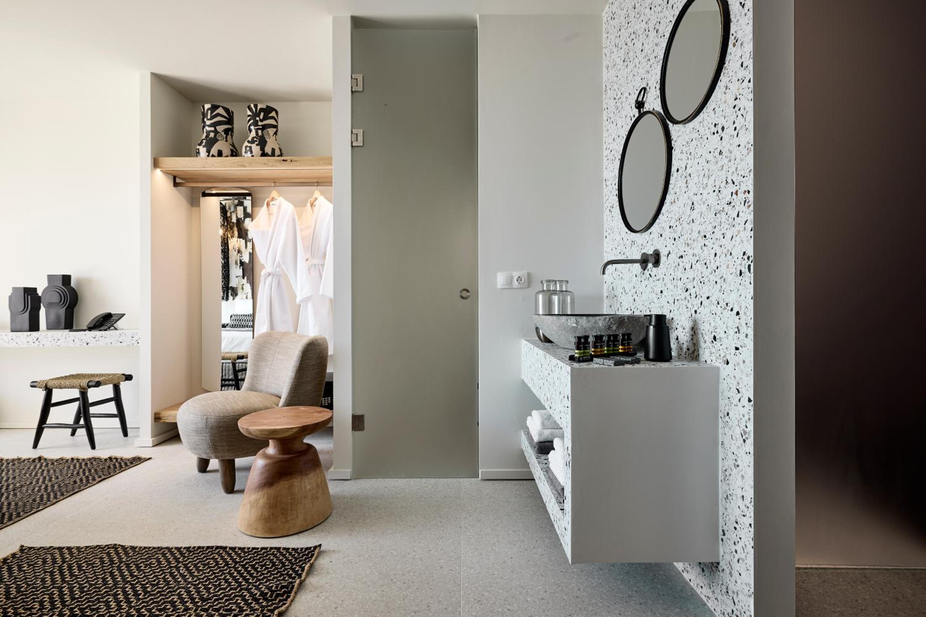 Signature Suite with Sea View - Photo 8