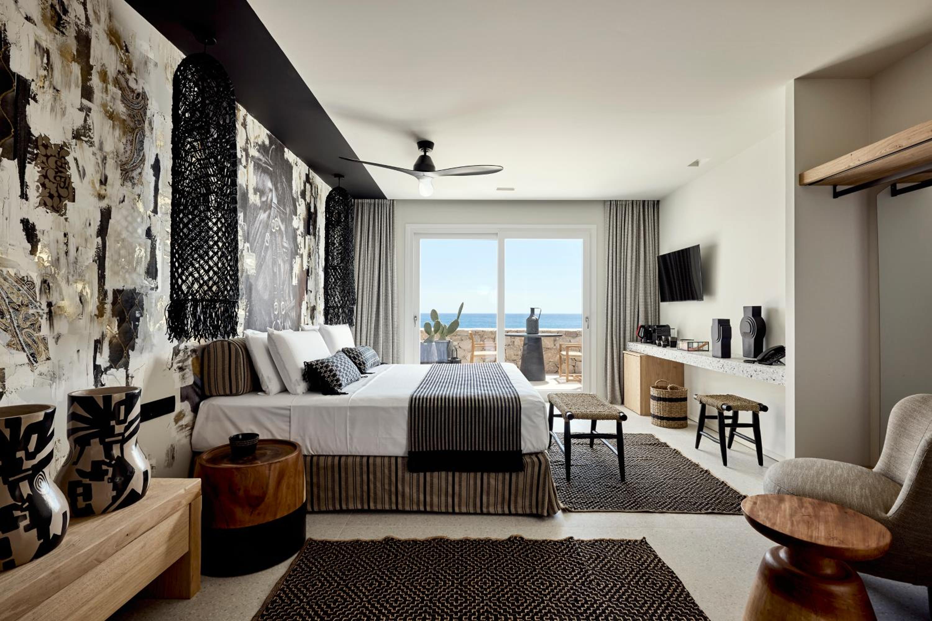 Signature Suite with Sea View - Photo 2
