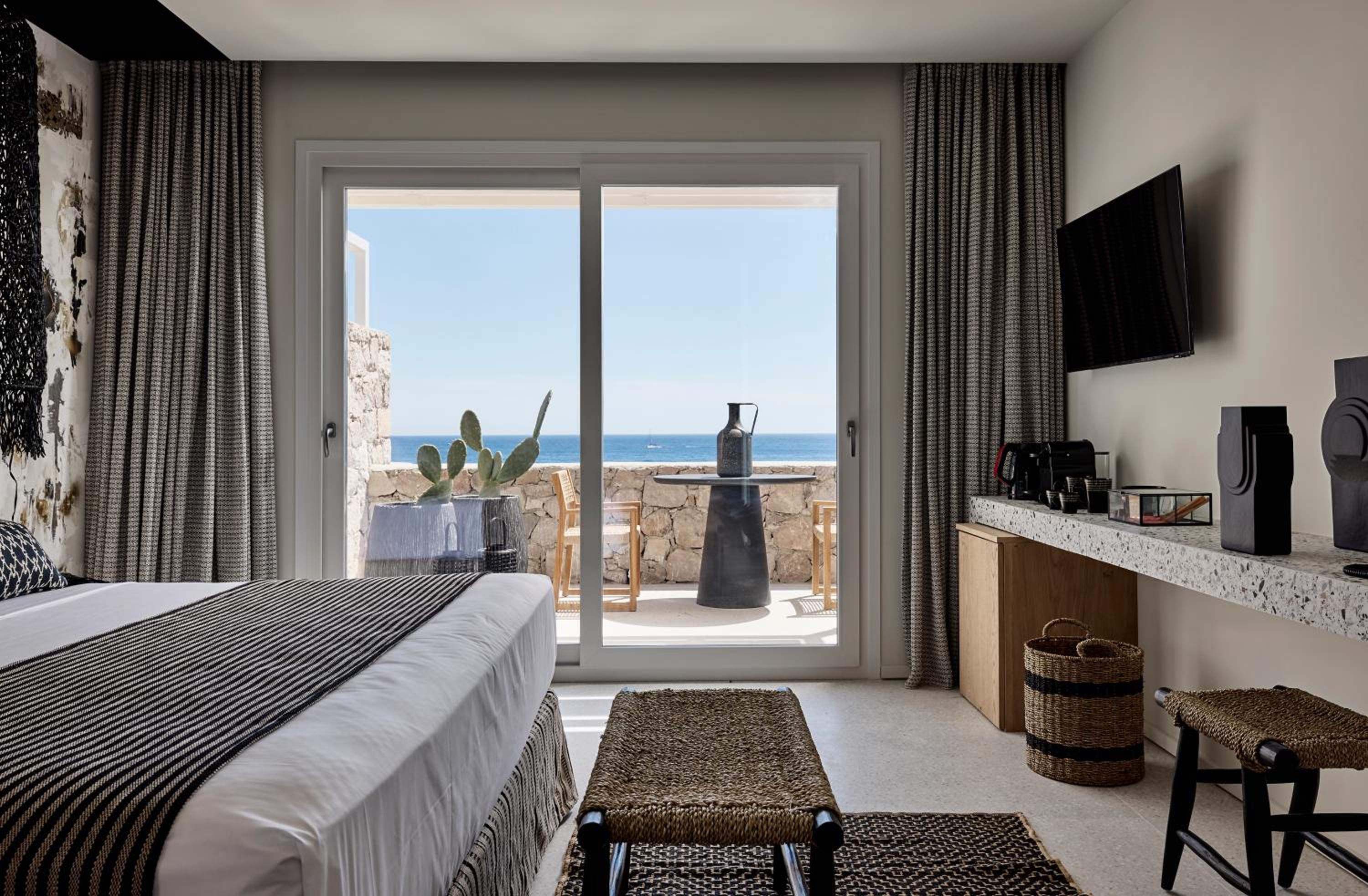 Signature Suite with Sea View - Photo 14