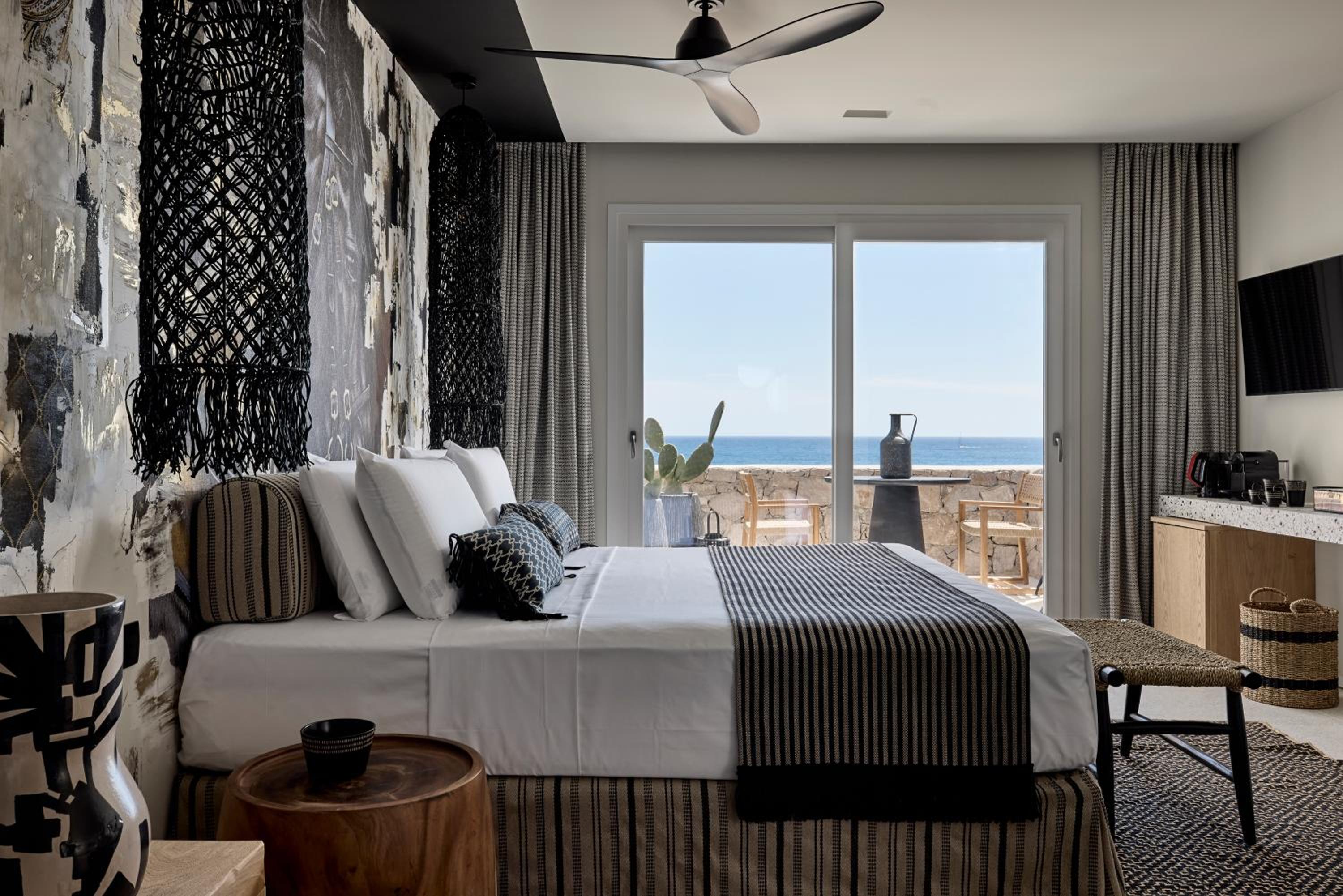 Signature Suite with Sea View - Photo 20