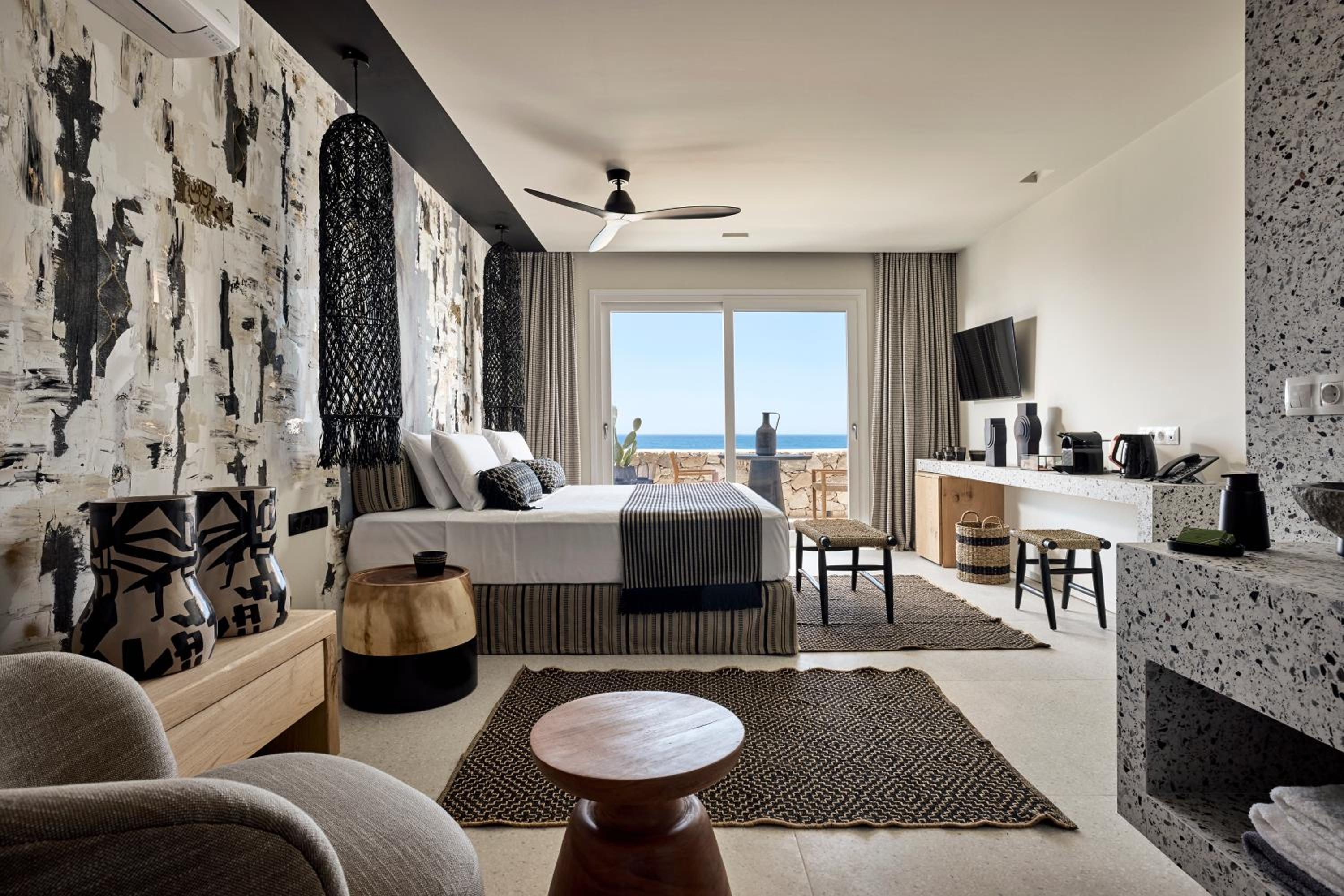 Signature Suite with Sea View - Photo 11