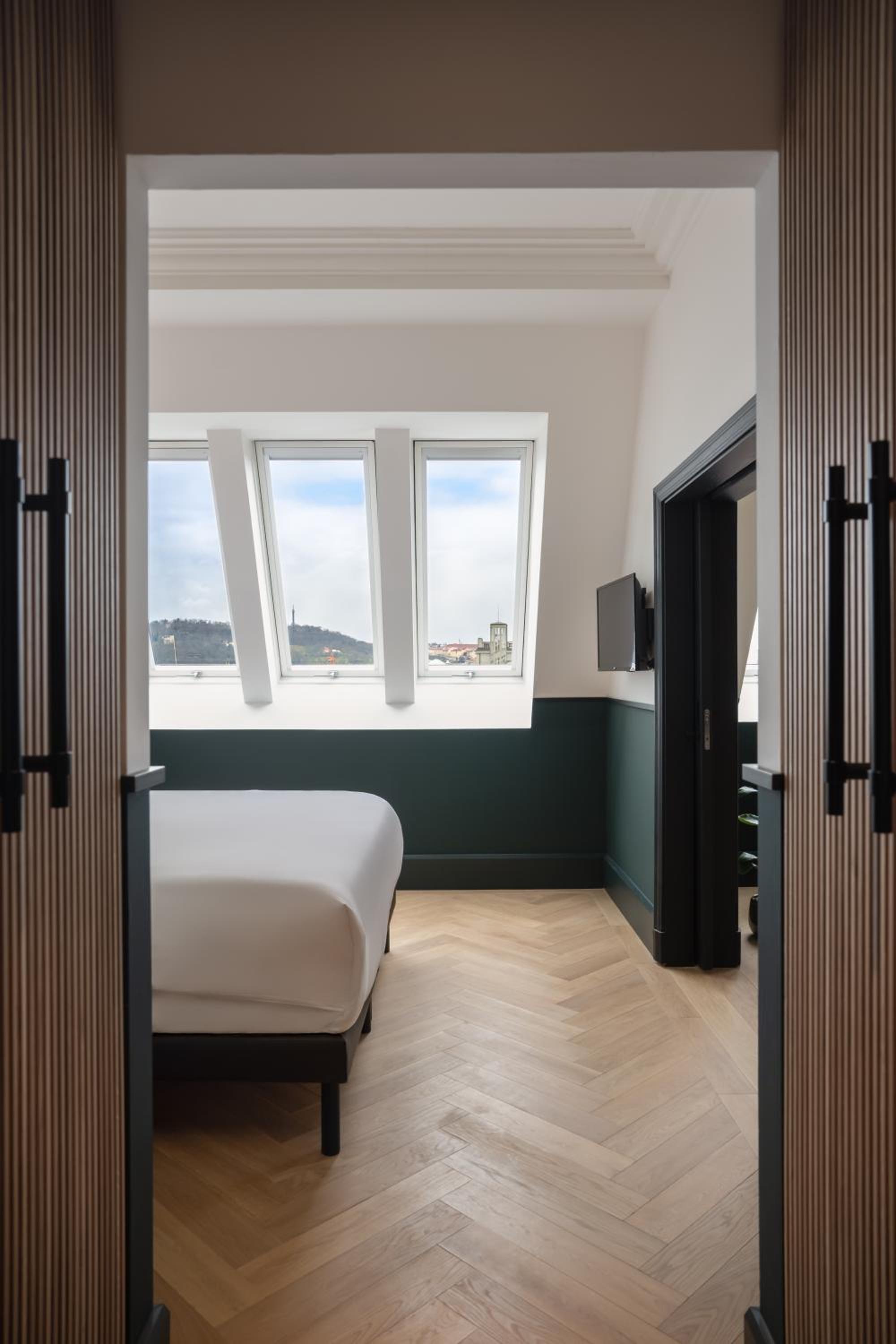 Almanac X Suite with Castle view - Photo 5