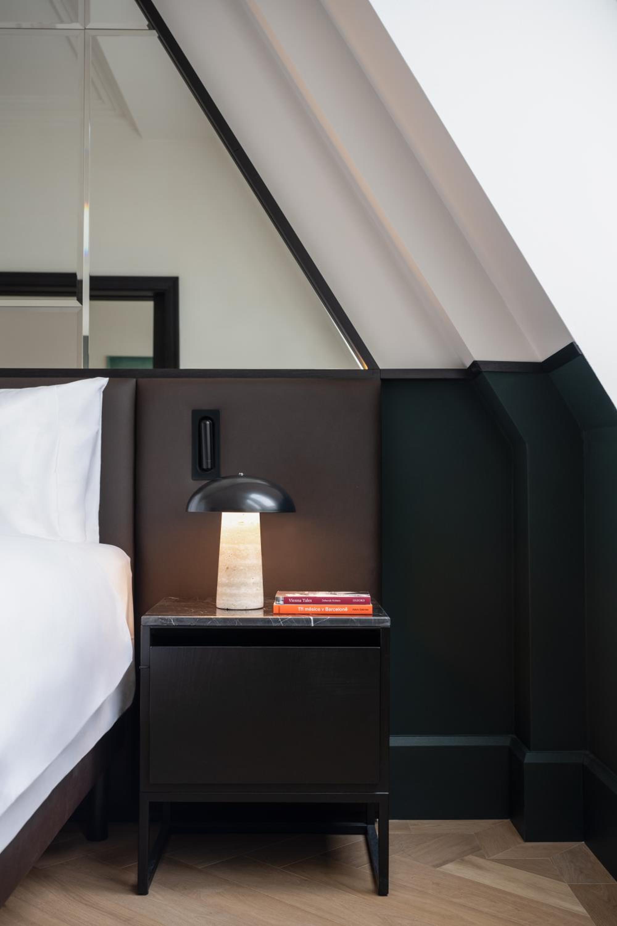 Almanac X Suite with Castle view - Photo 7