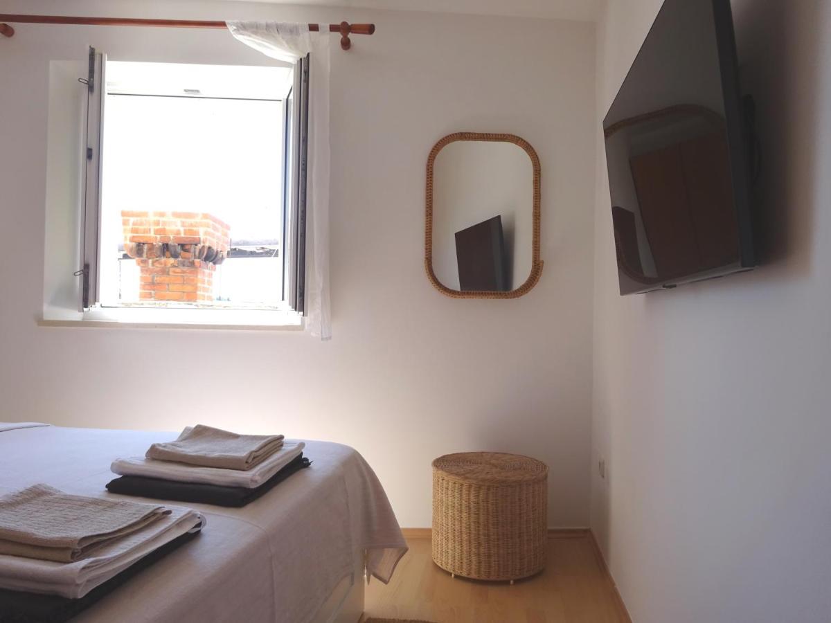 One-Bedroom Apartment with Terrace and Sea View photo 1