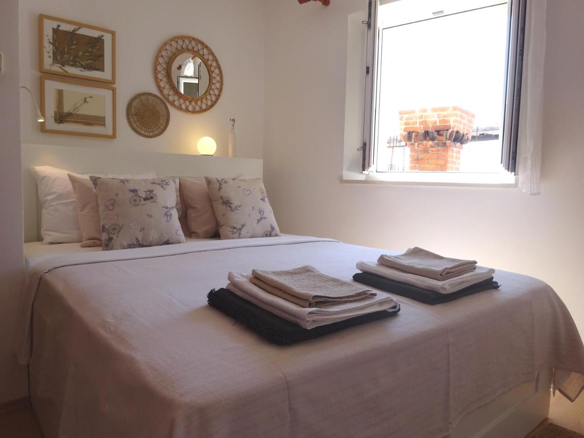 One-Bedroom Apartment with Terrace and Sea View photo 2