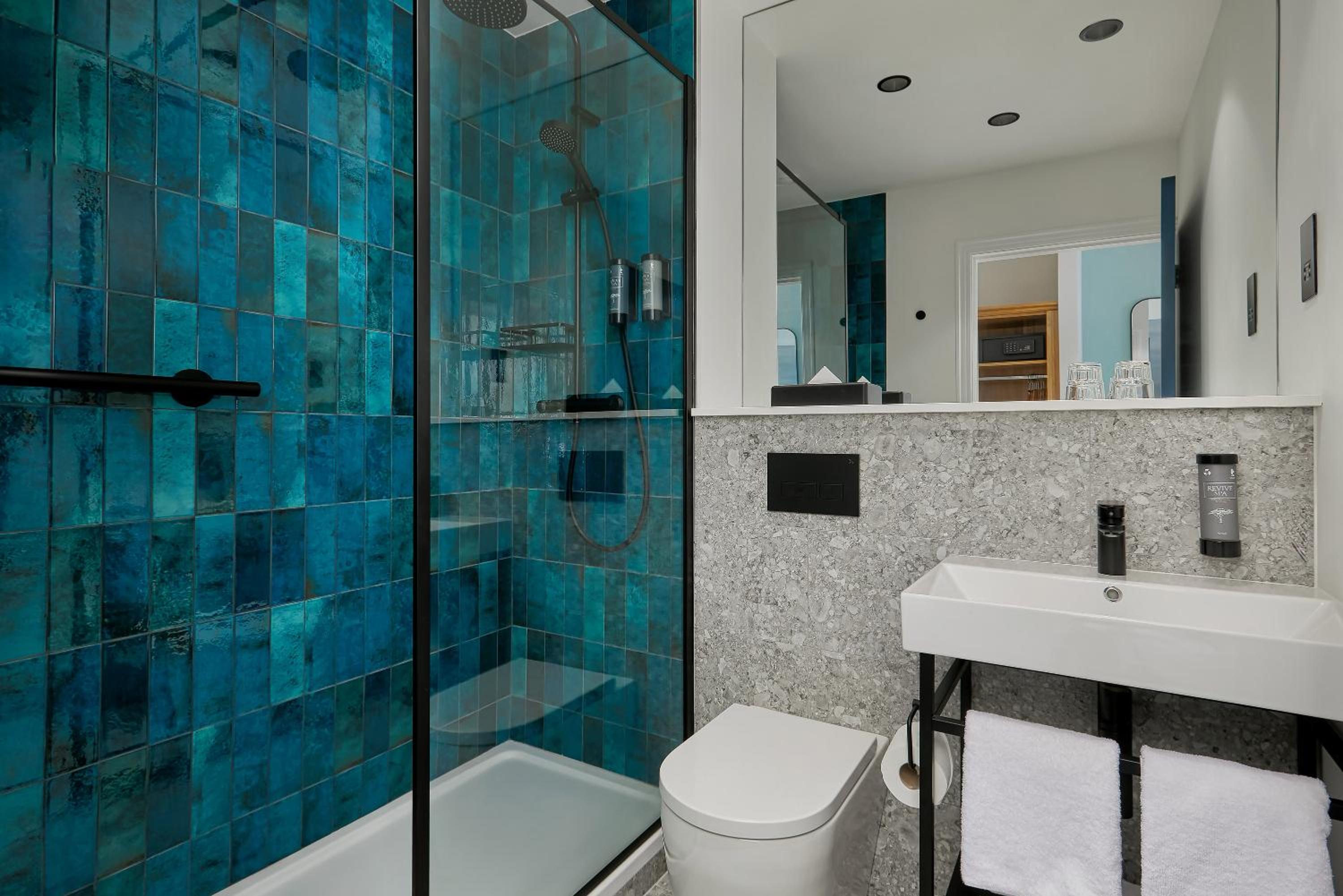 Triple Room (3 Adults or 2 Adults + 1 Child) - Photo 3