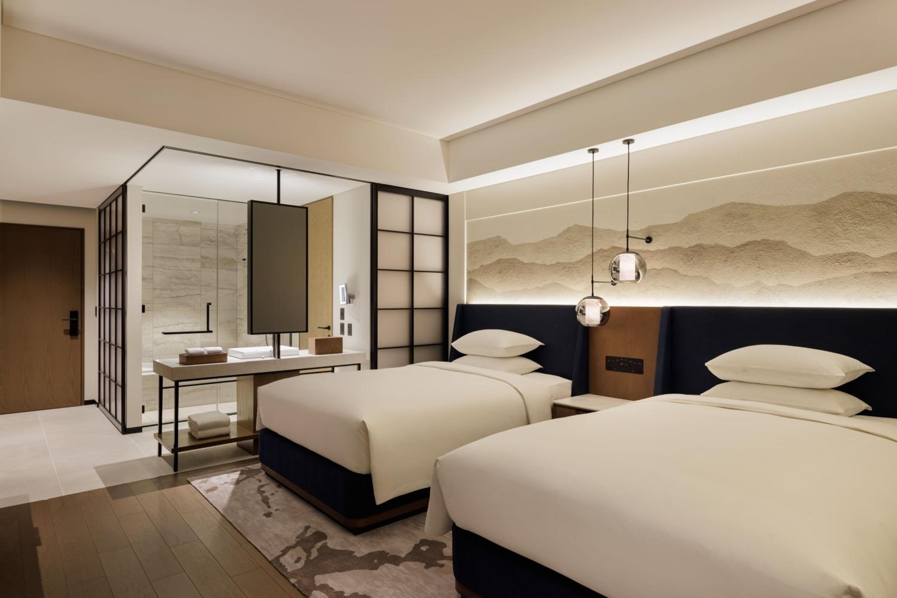 Club Twin Room with Club Lounge Access - Photo 2