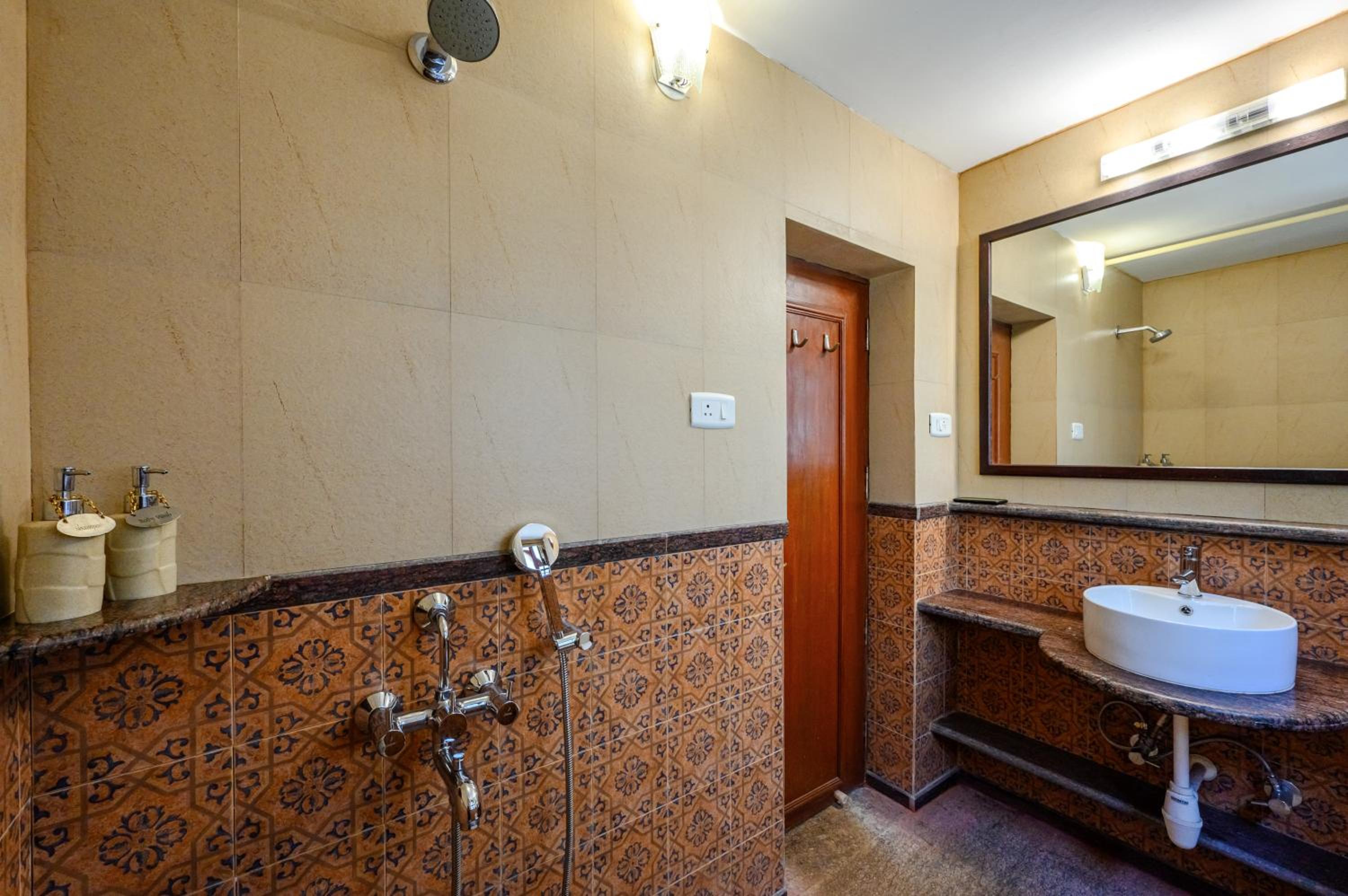 Heritage Romance - Complimentary Evening Tea, 10% off on Laundry Service - Photo 2