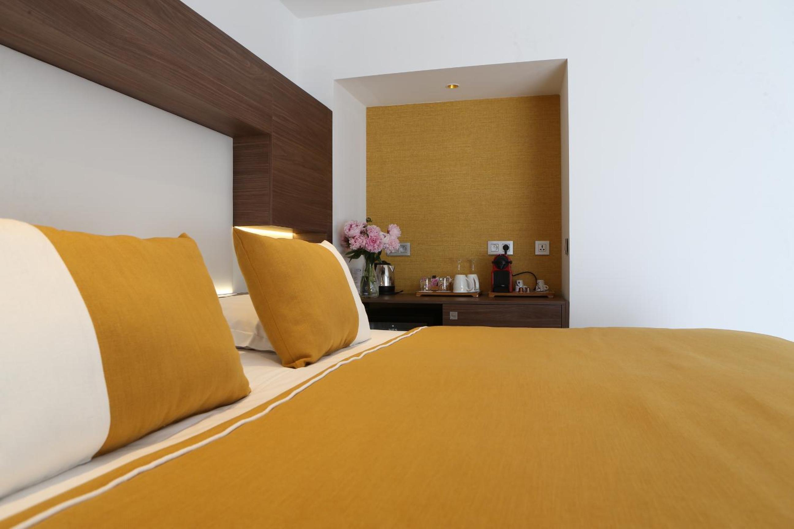 Junior Suite with City View - Photo 8