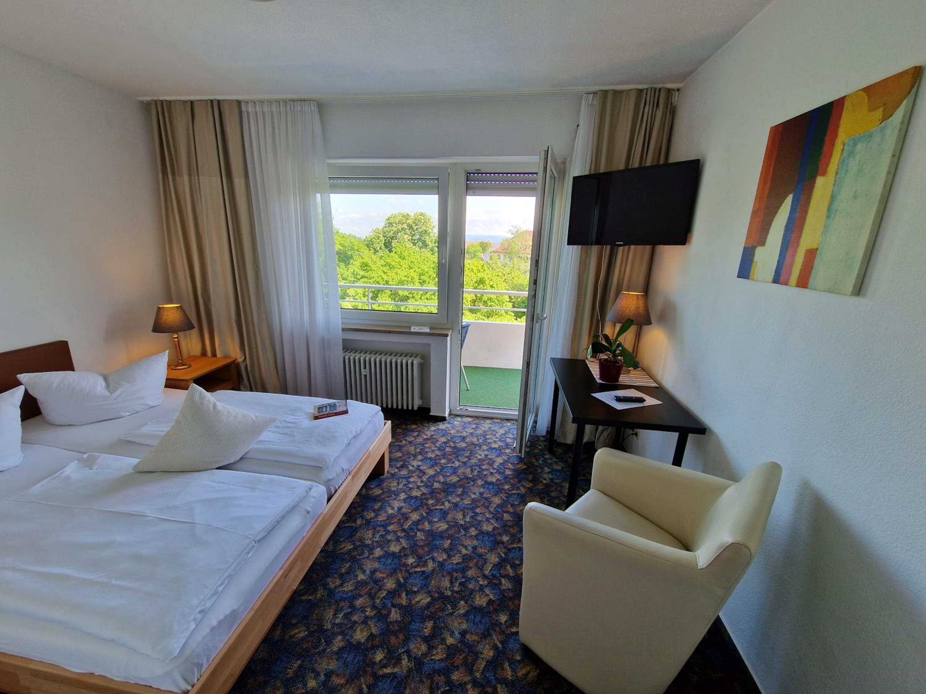 Double Room with Balcony - Photo 2