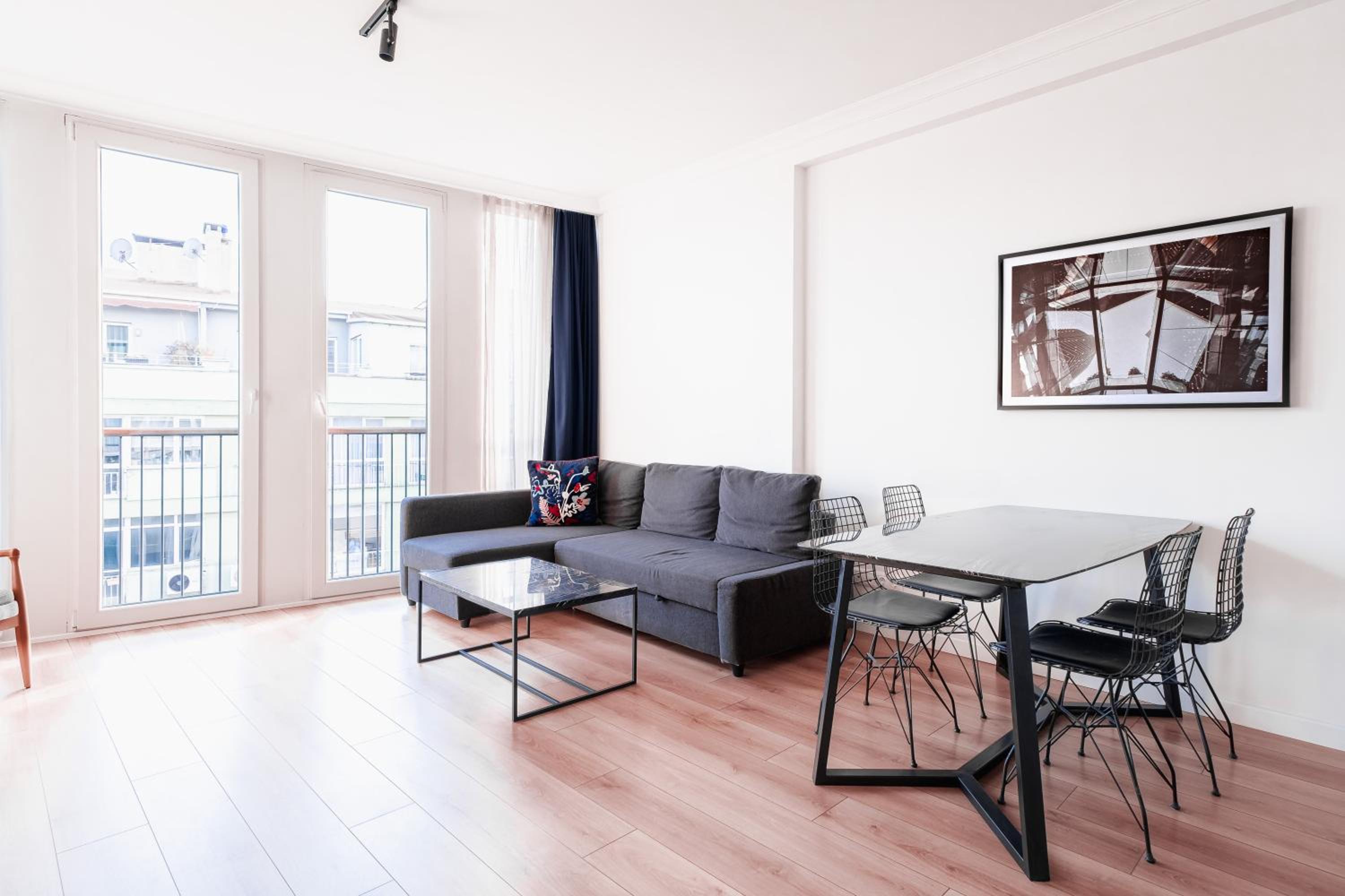 One-Bedroom Apartment photo 2
