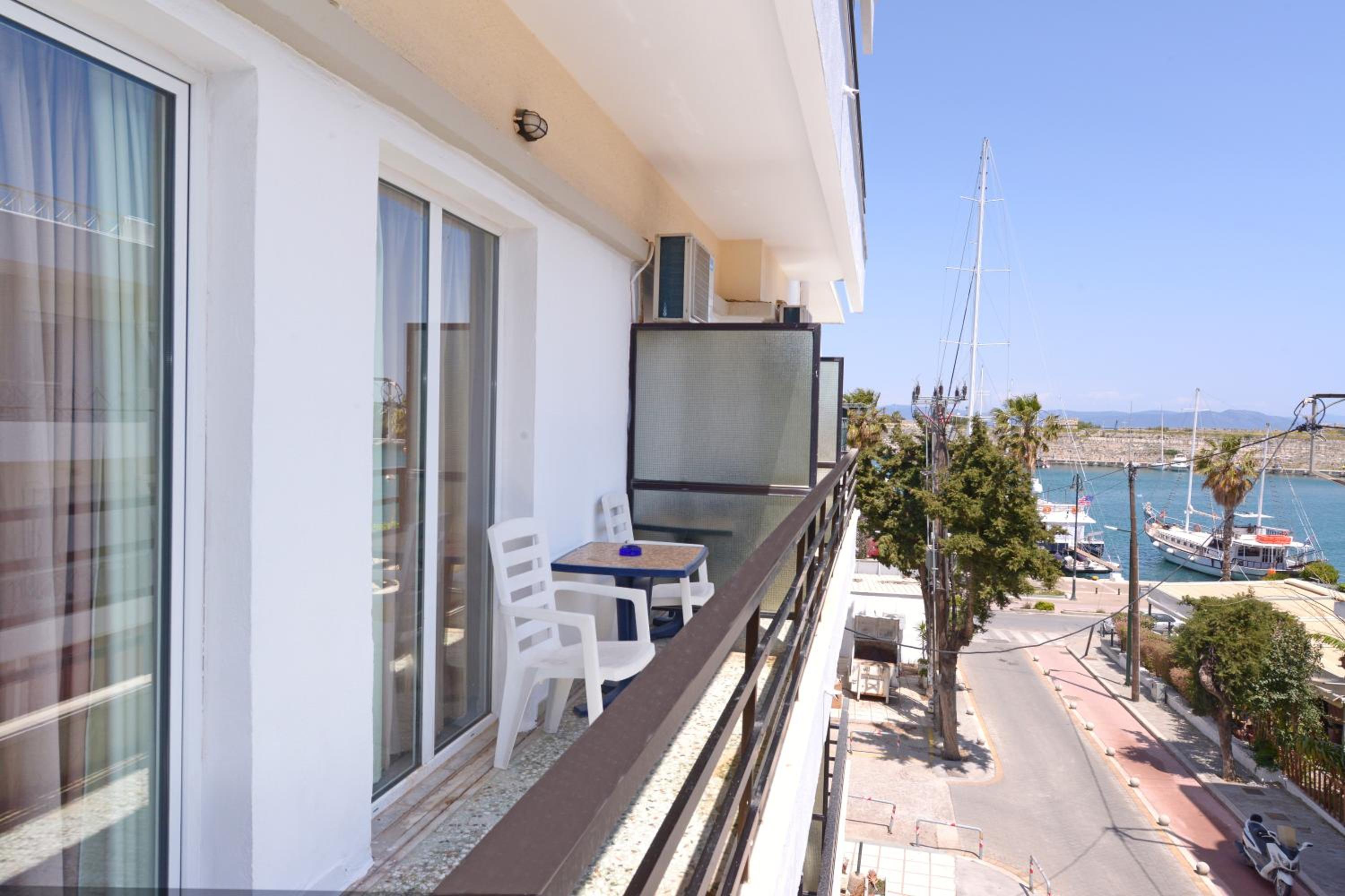 Twin Room with no balcony and Garden View photo 2