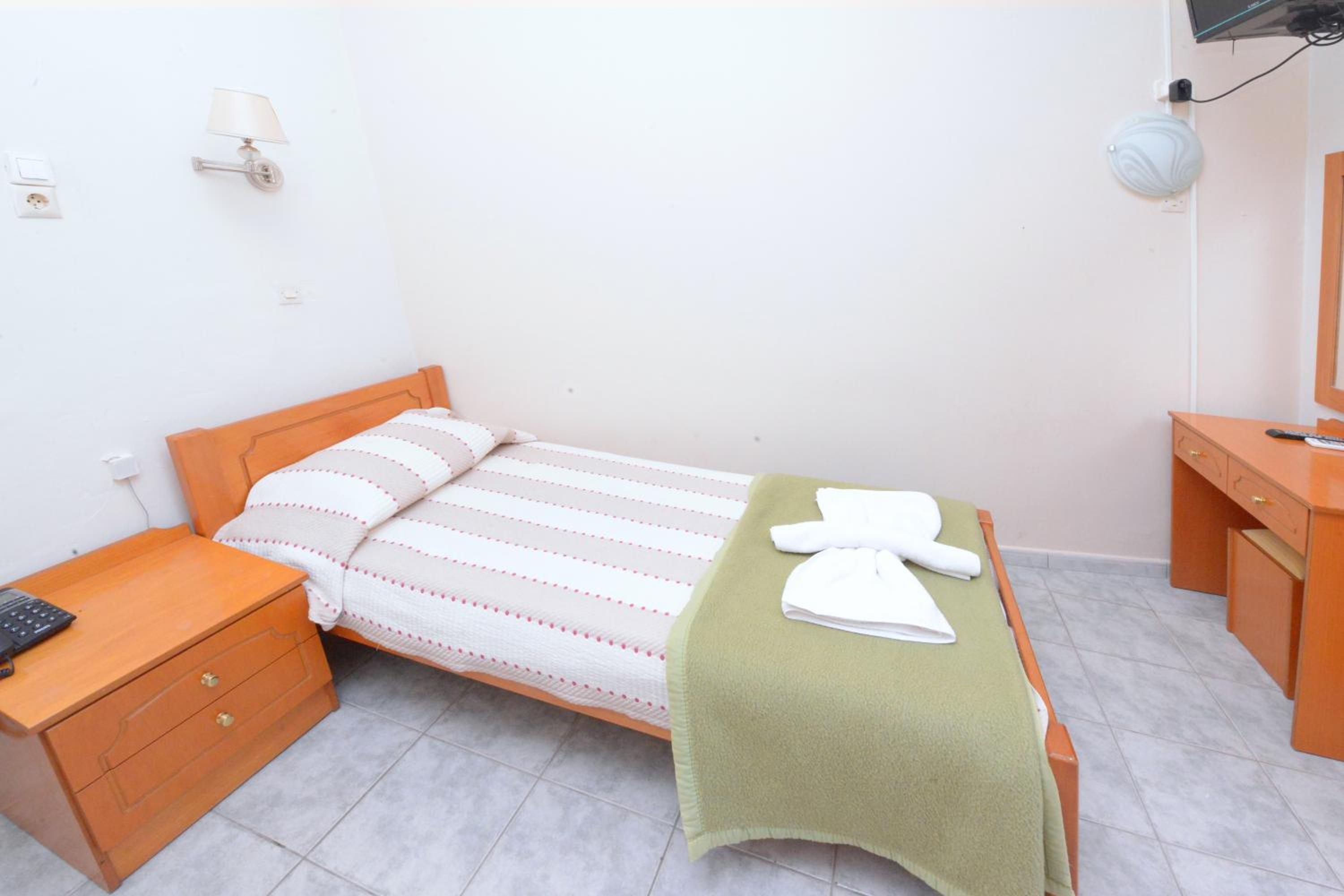 Twin Room with no balcony and Garden View photo 1