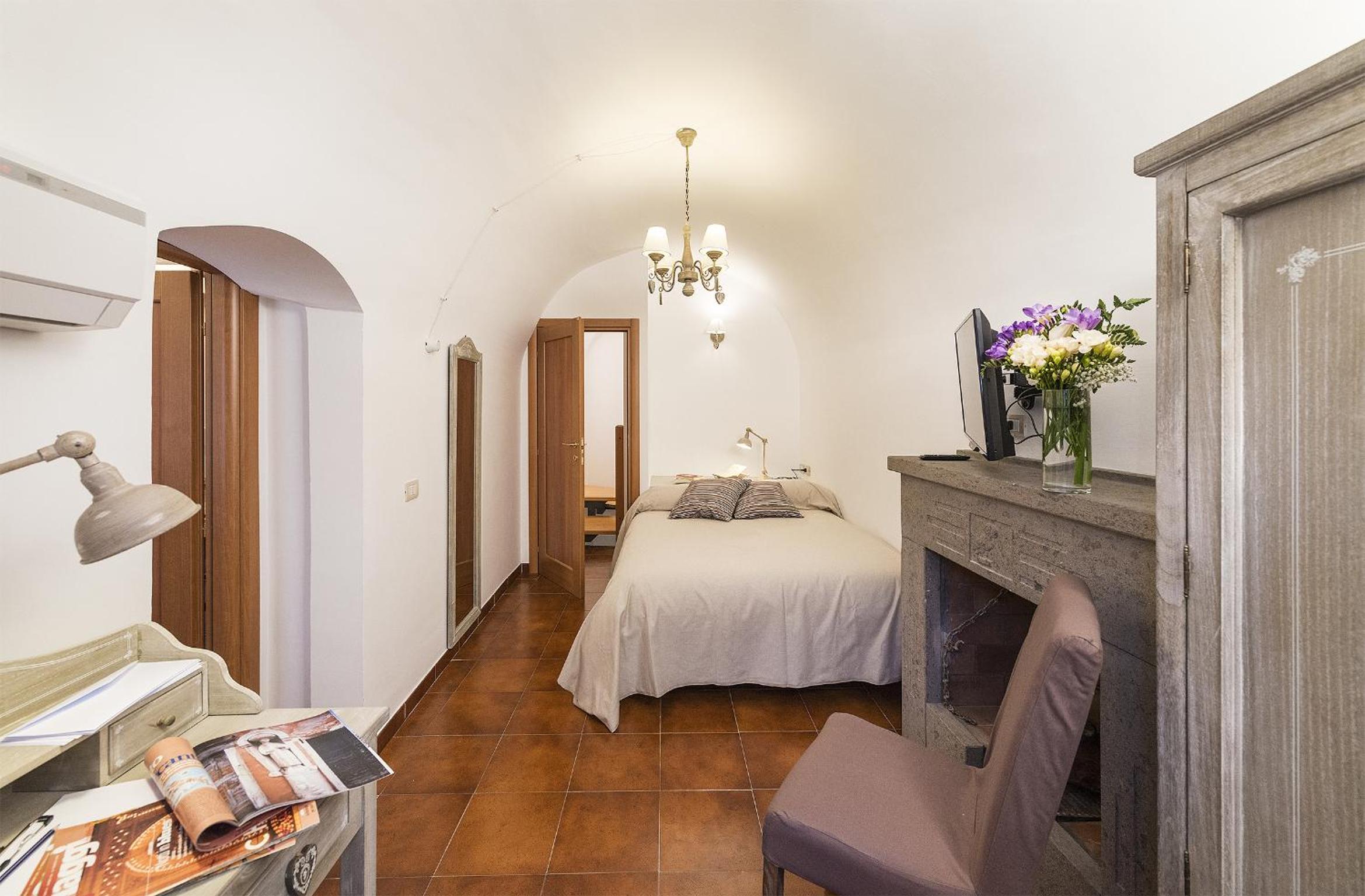 Double Room with Private Bathroom photo 3