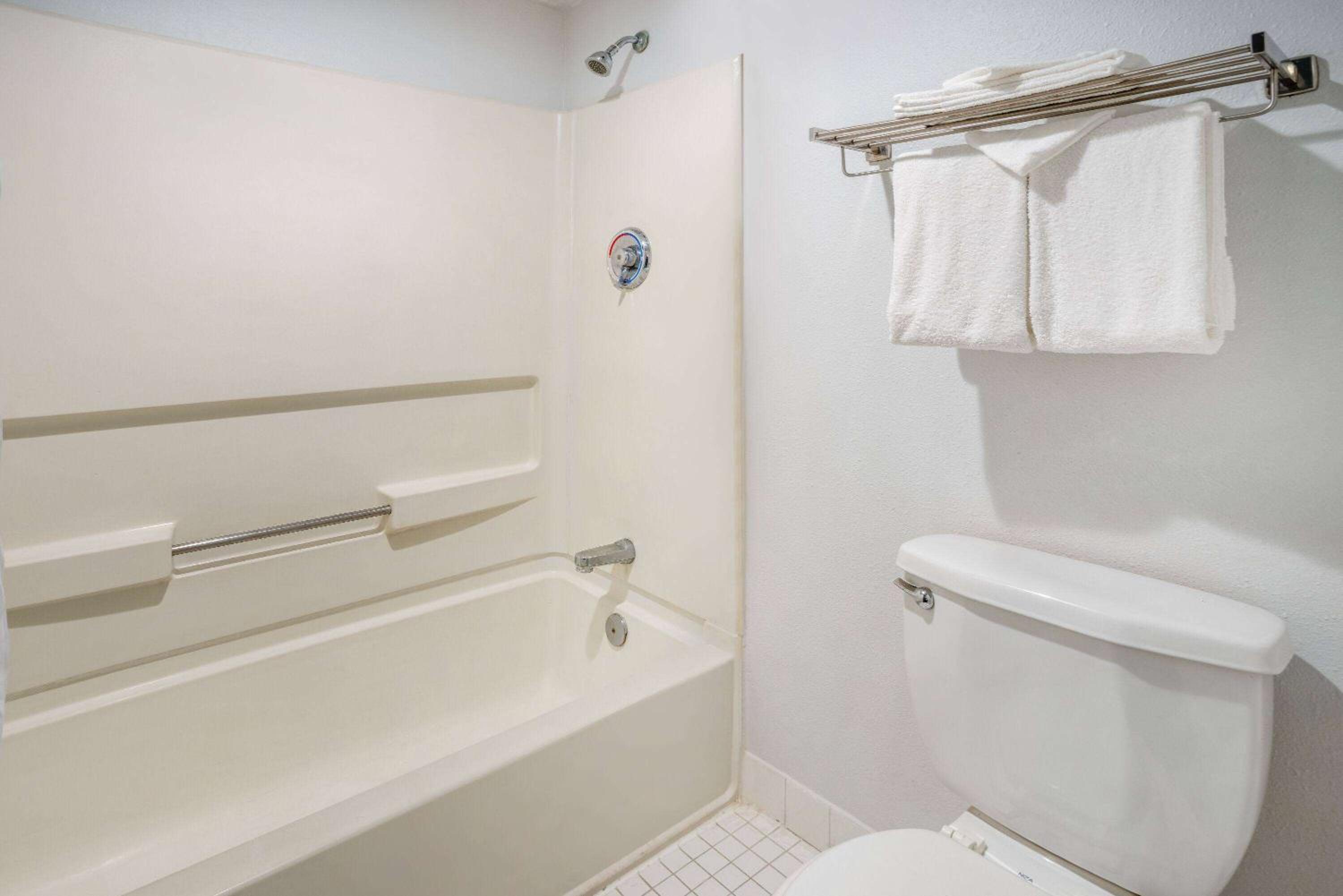 King Room - Non-Smoking - Photo 2