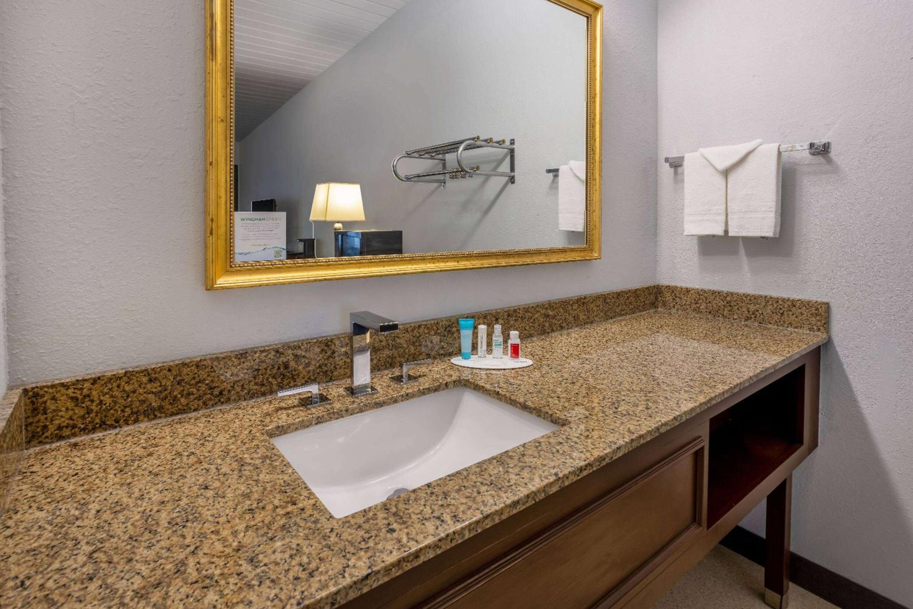 King Room - Non-Smoking - Photo 4