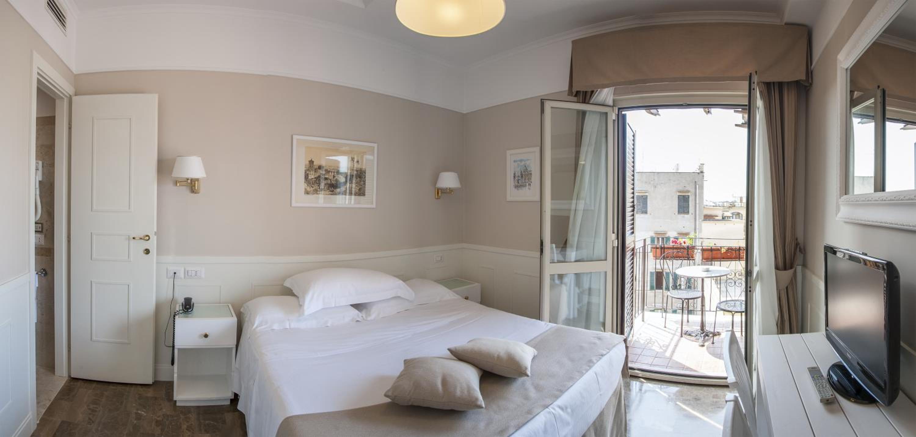 Double Room with Balcony photo 1