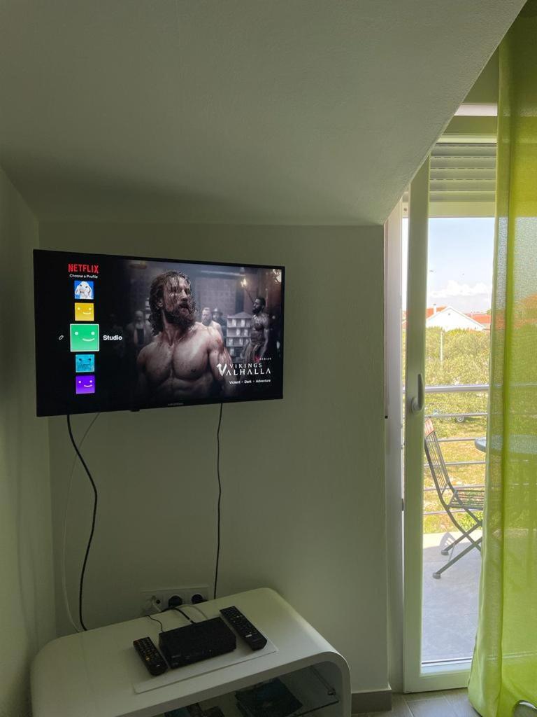 Studio with Balcony - Photo 9