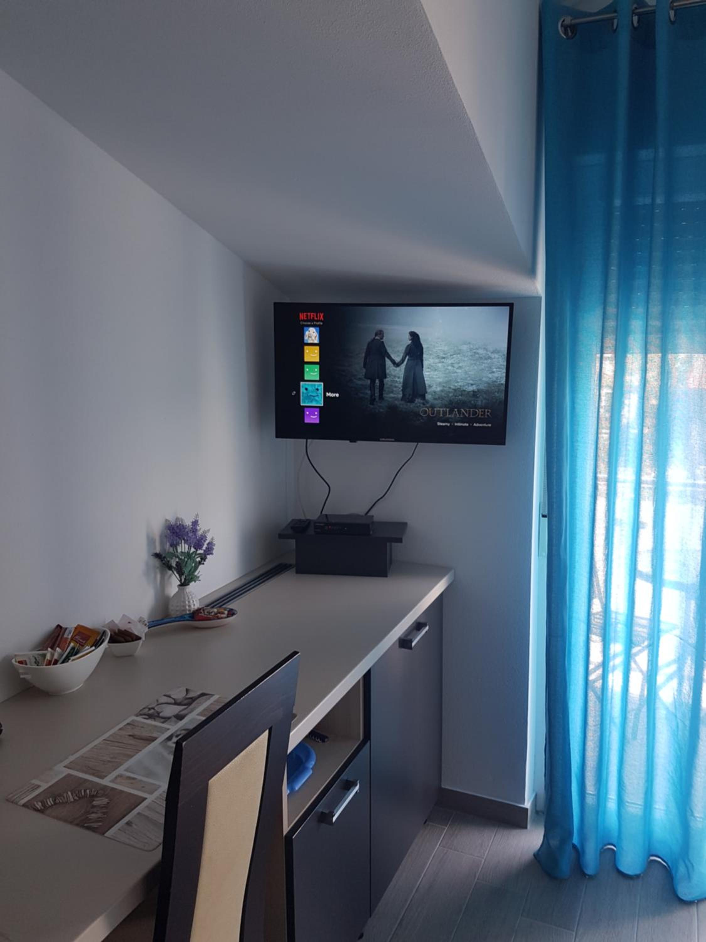 Deluxe Double Room with Balcony - Photo 8