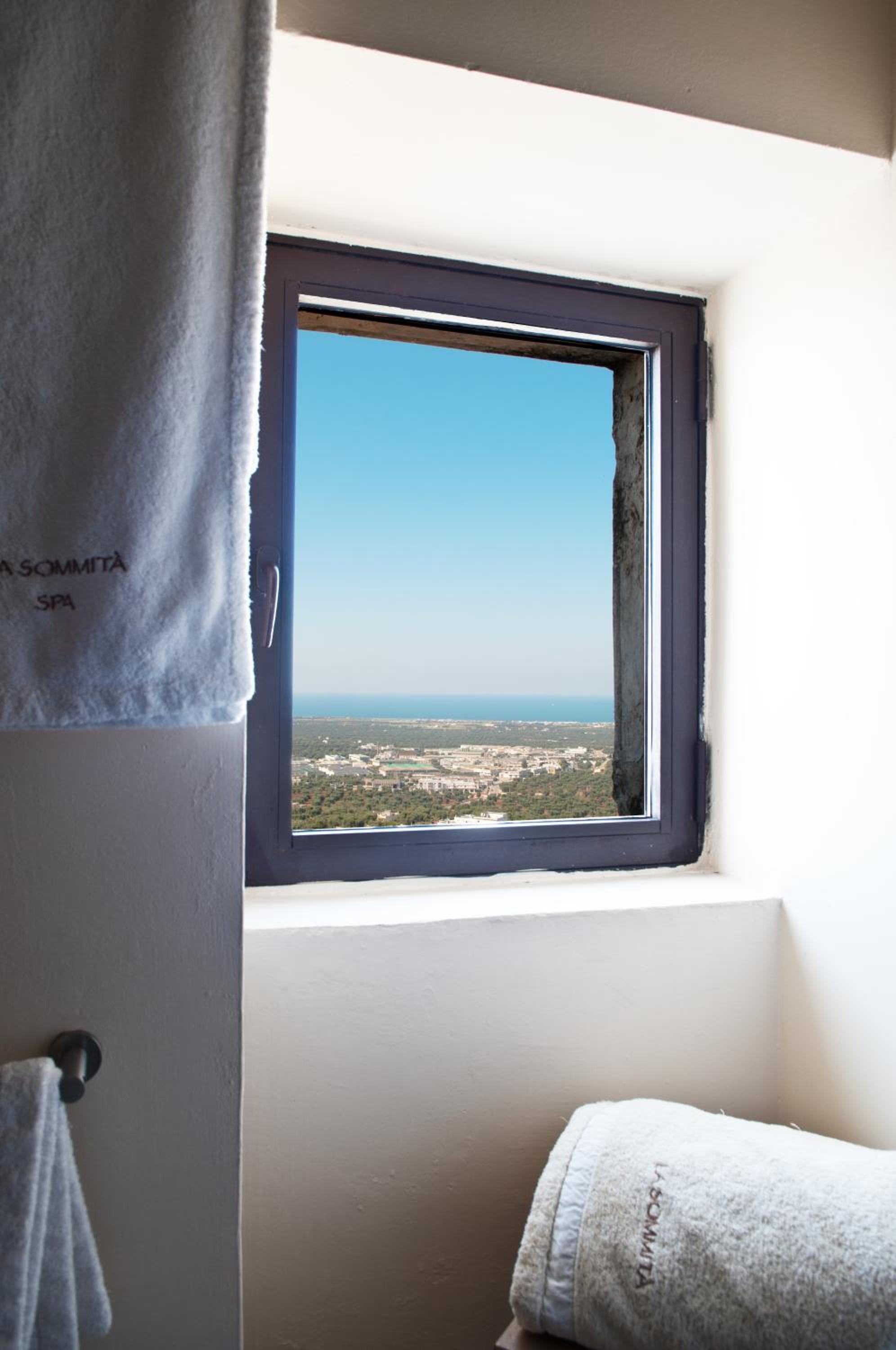 Deluxe Double Room with View - Photo 10