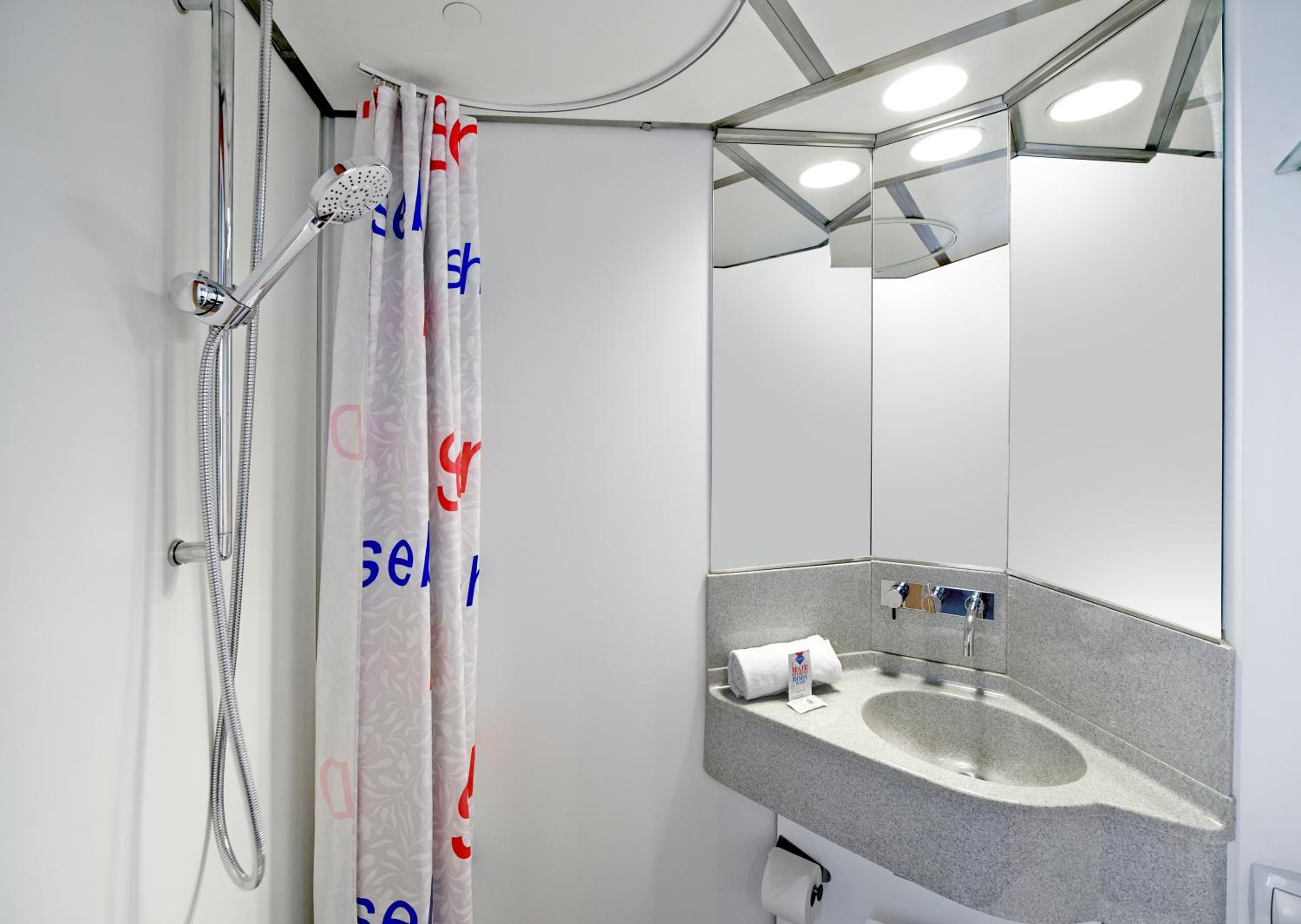 Captain Room with Double Bed thumbnail 5