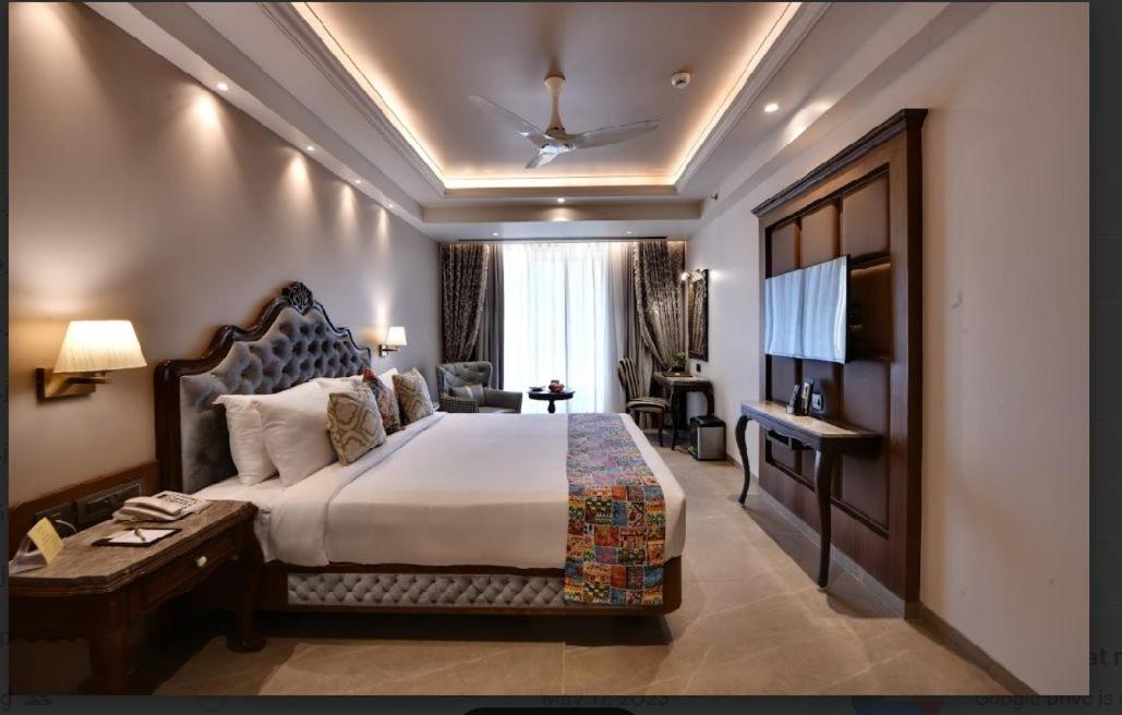 Fern Club Room photo 2