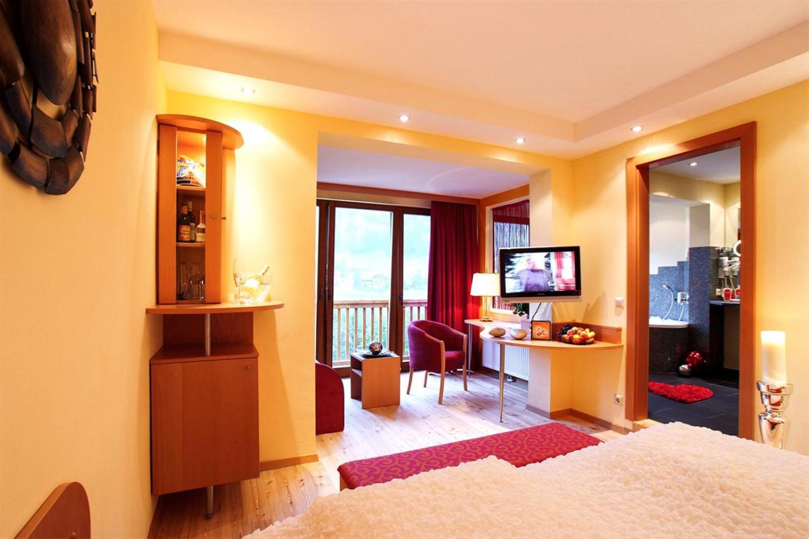 Deluxe Double Room with Bath photo 2