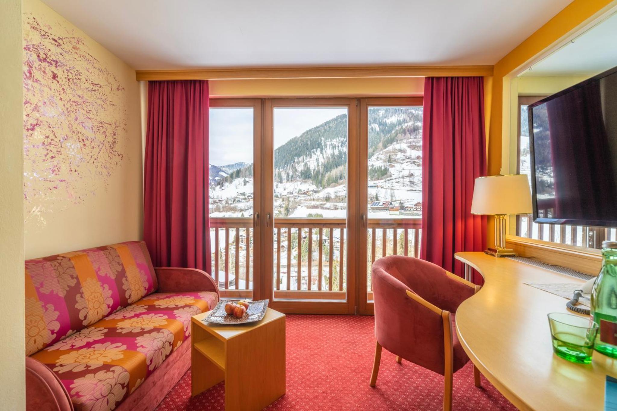 Deluxe Double Room with Bath photo 3
