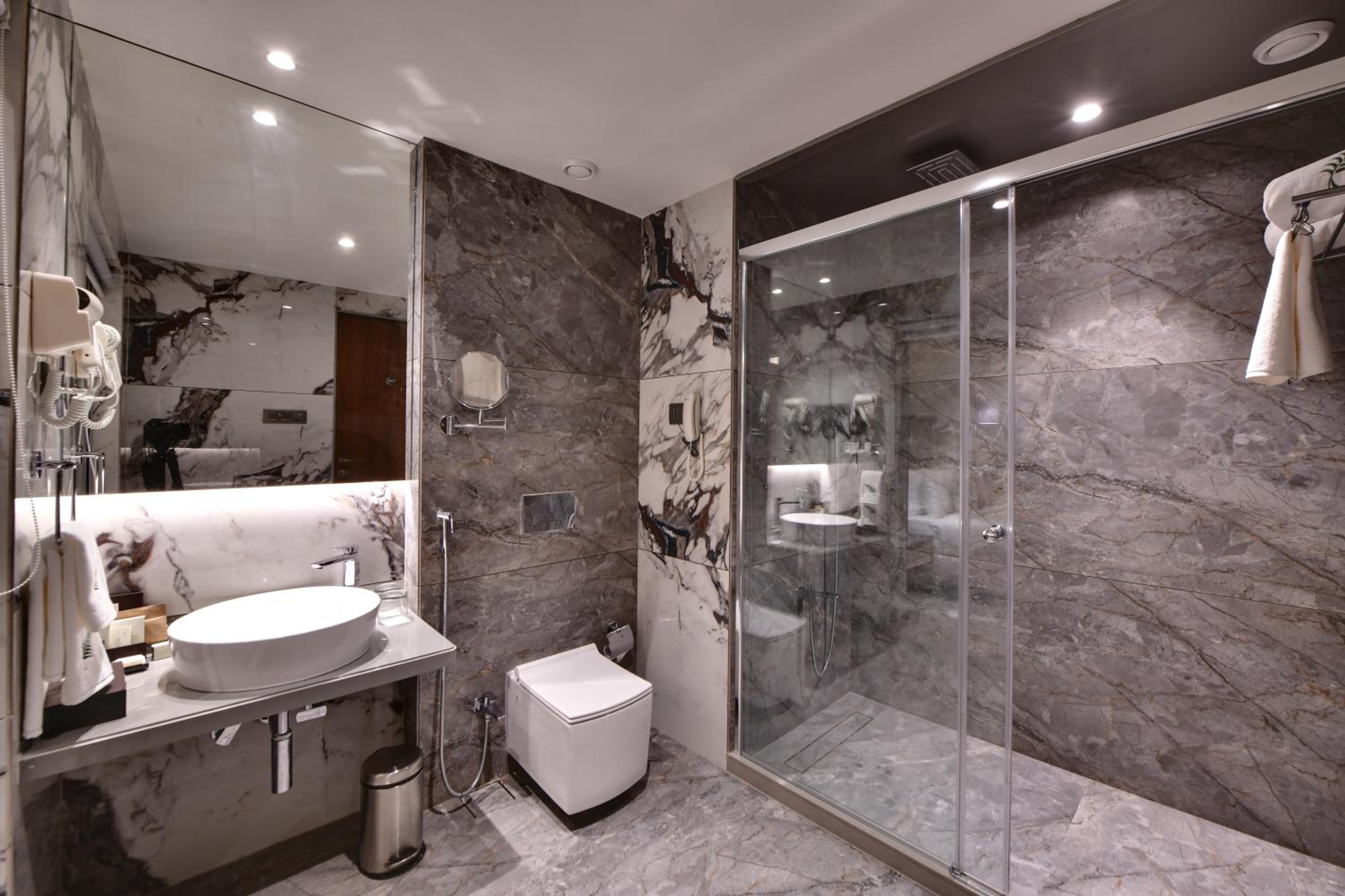 Hazel Honeymoon Suite photo 2