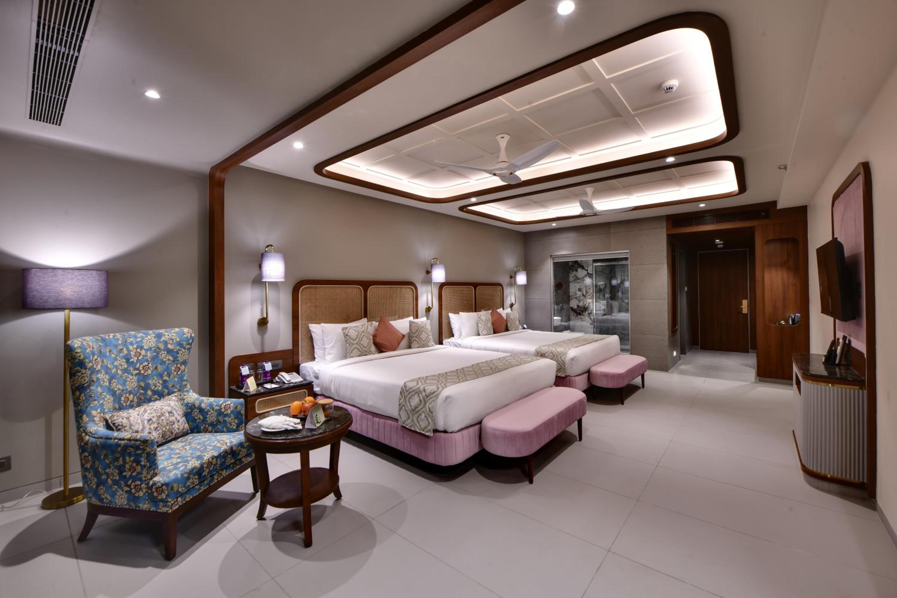 Hazel Honeymoon Suite photo 3