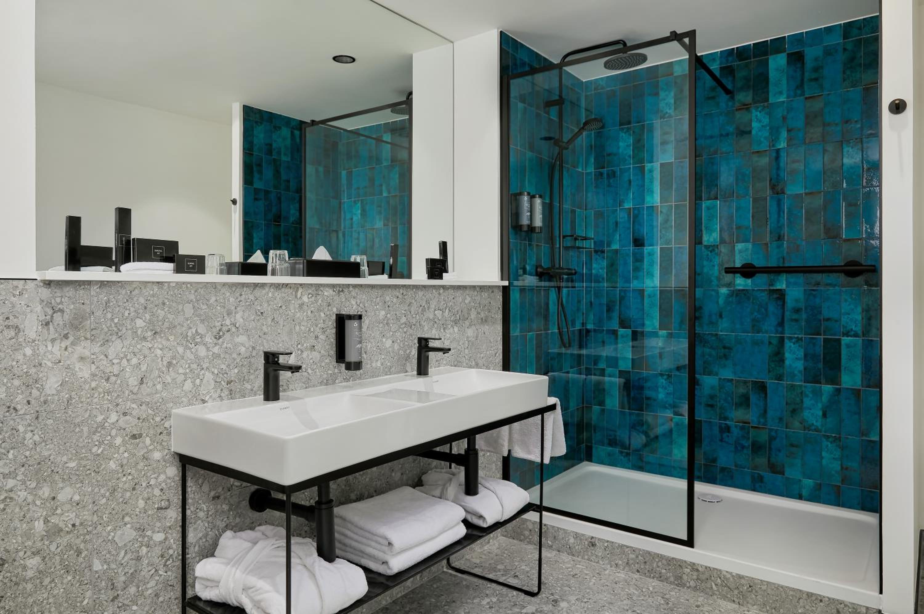 Junior Riverview Suite - Photo 3