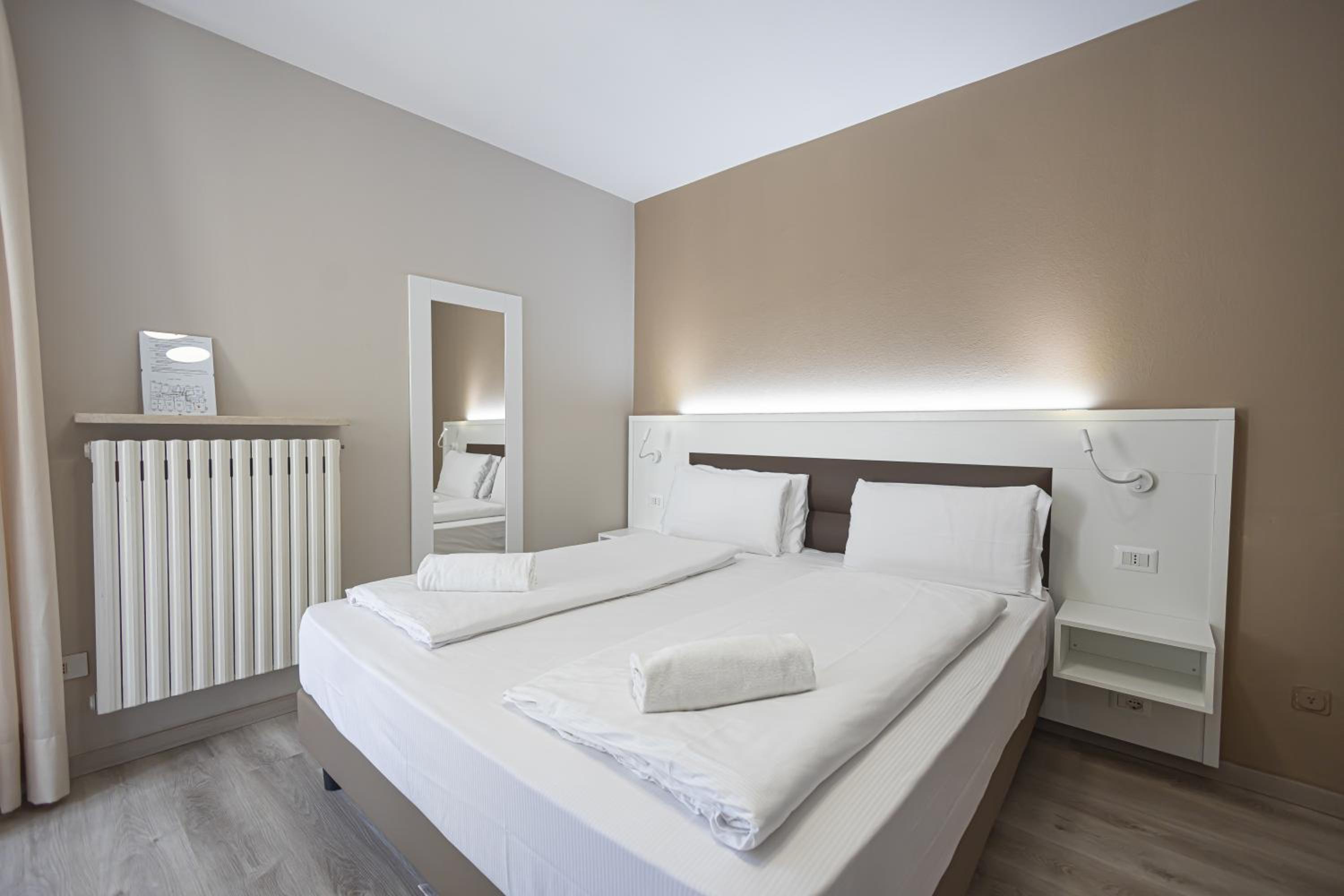 Superior Double or Twin Room with Lake View - Photo 5
