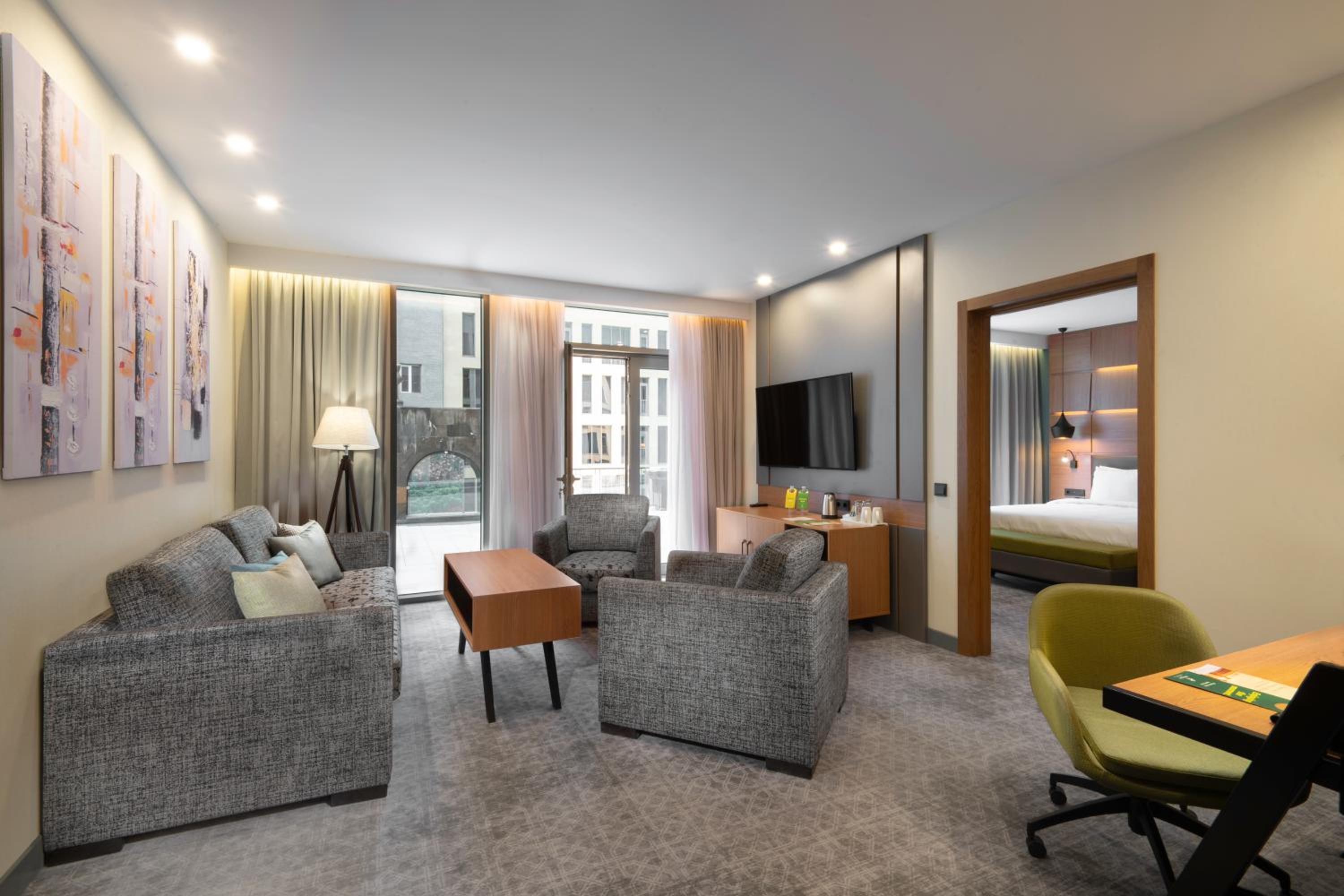 One-Bedroom King Suite with Terrace Access