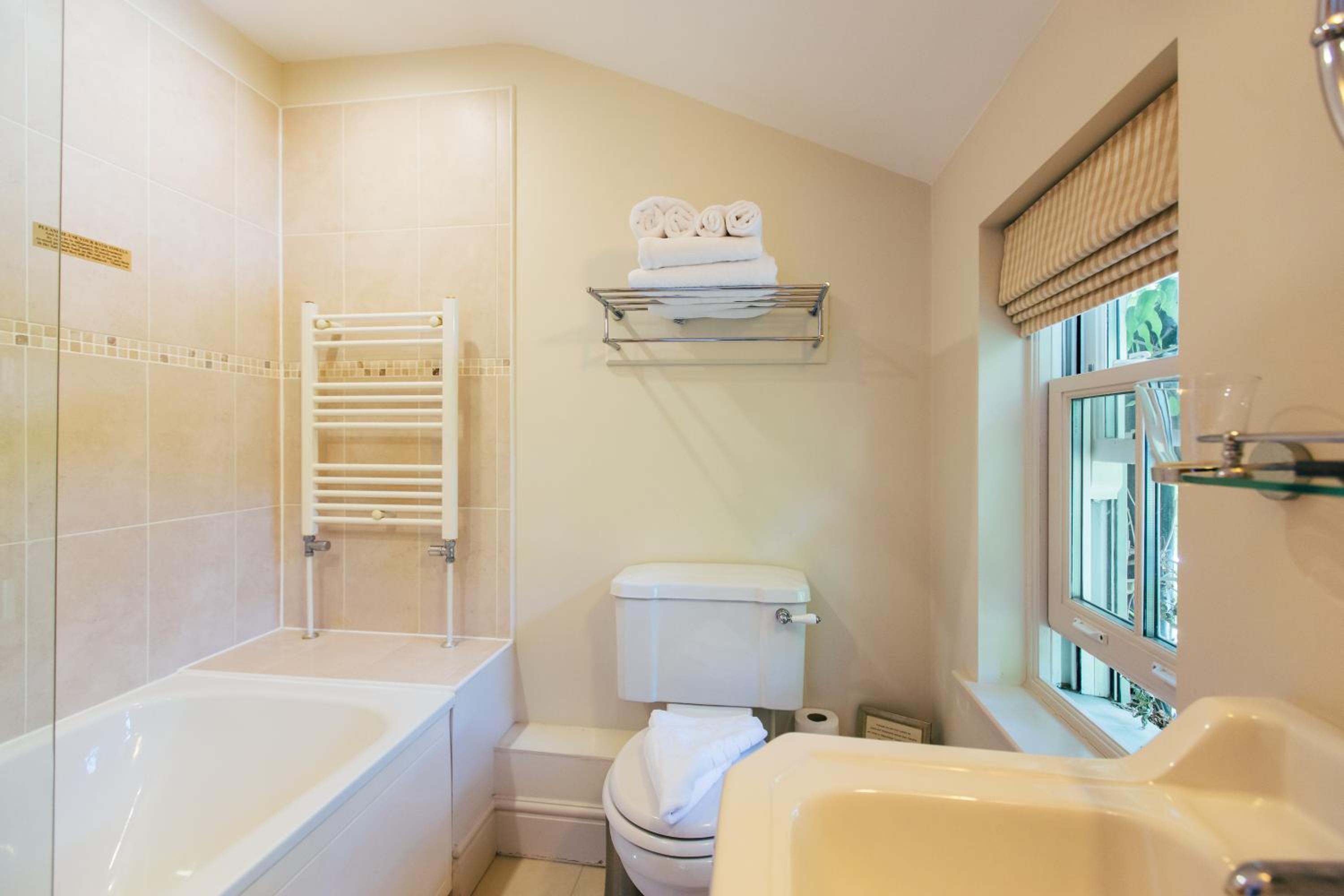 Superior Double or Twin Room - Photo 6
