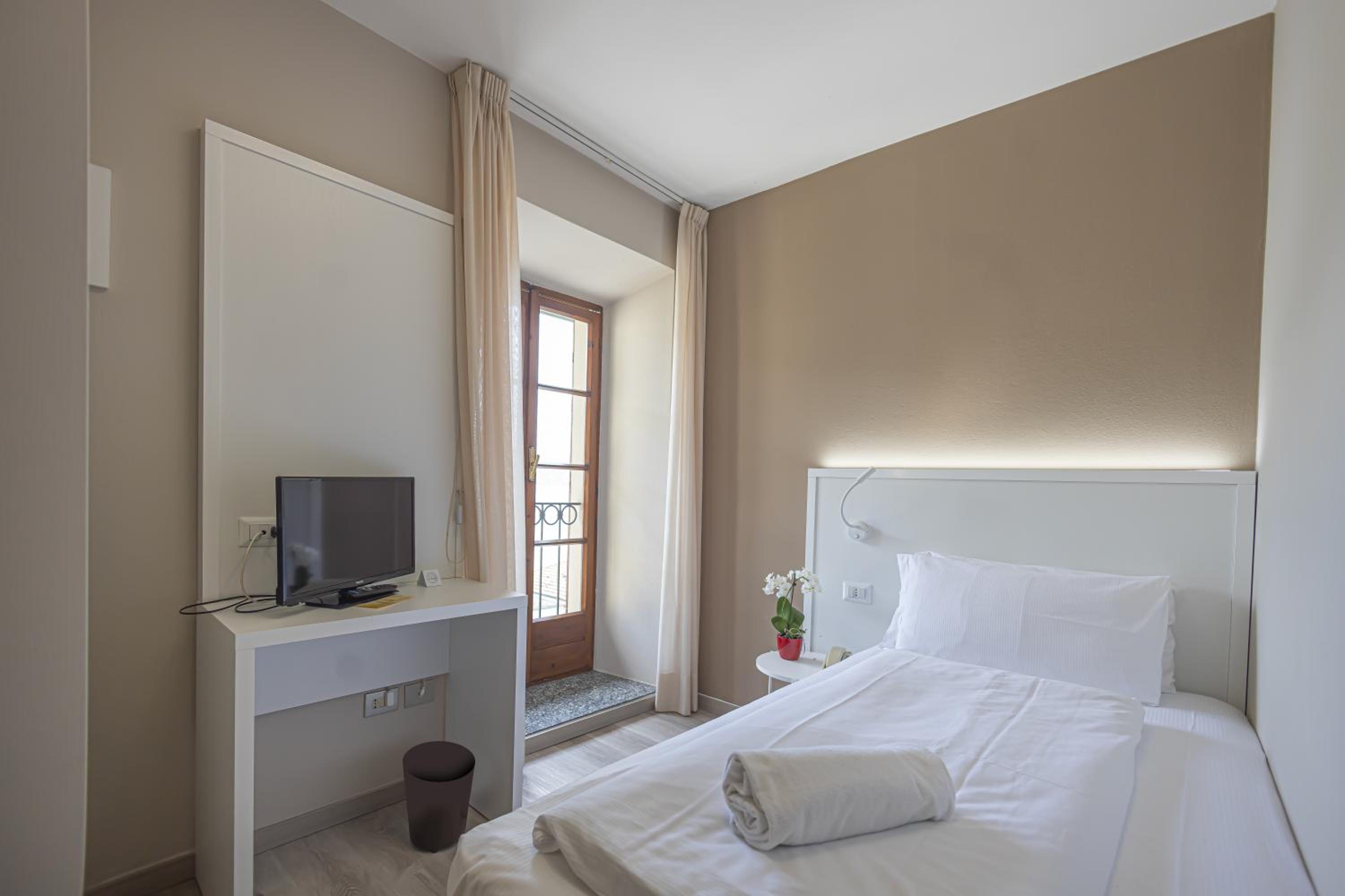 Superior Single Room with Lake View