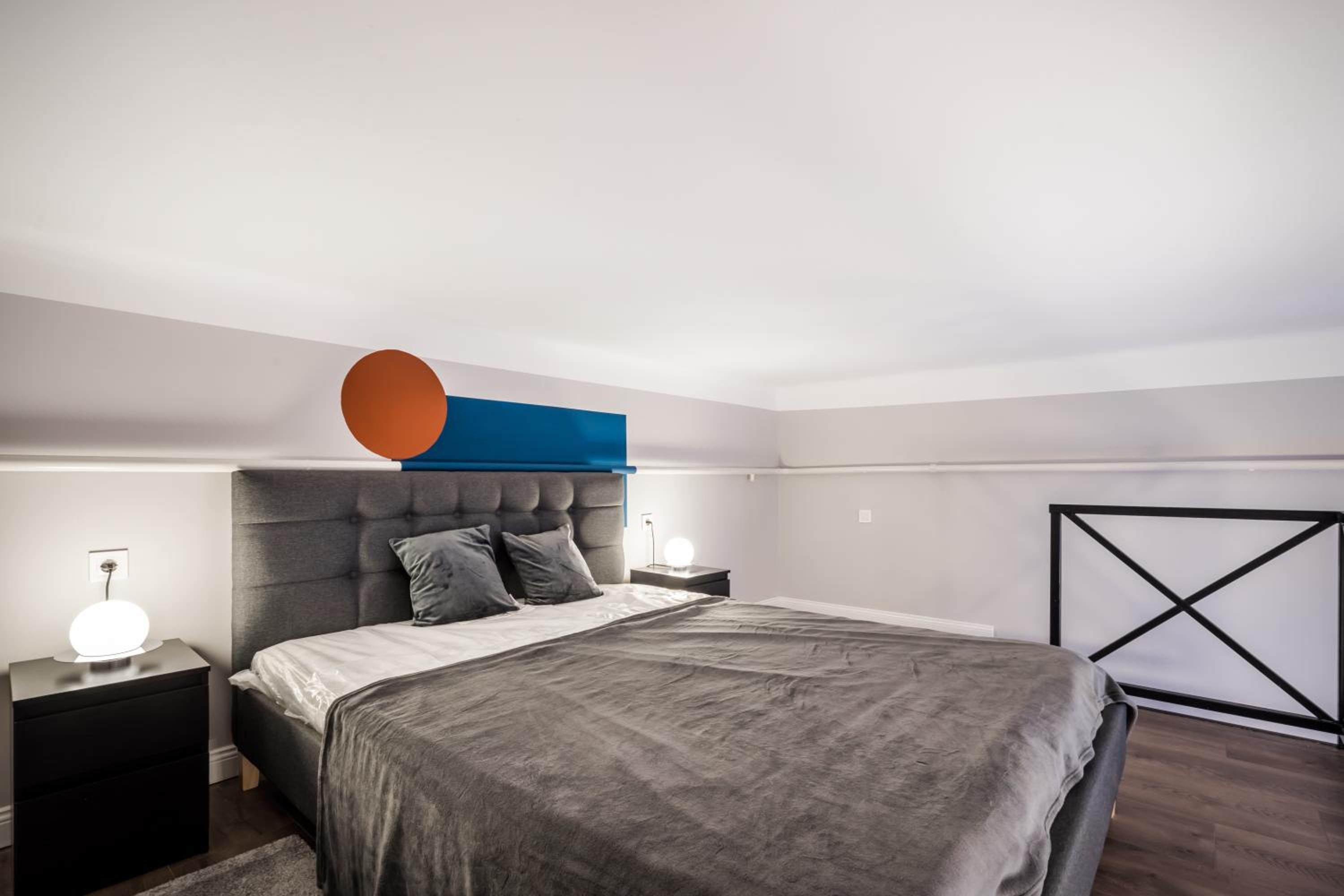 Deluxe Apartment with Gallery - Photo 10