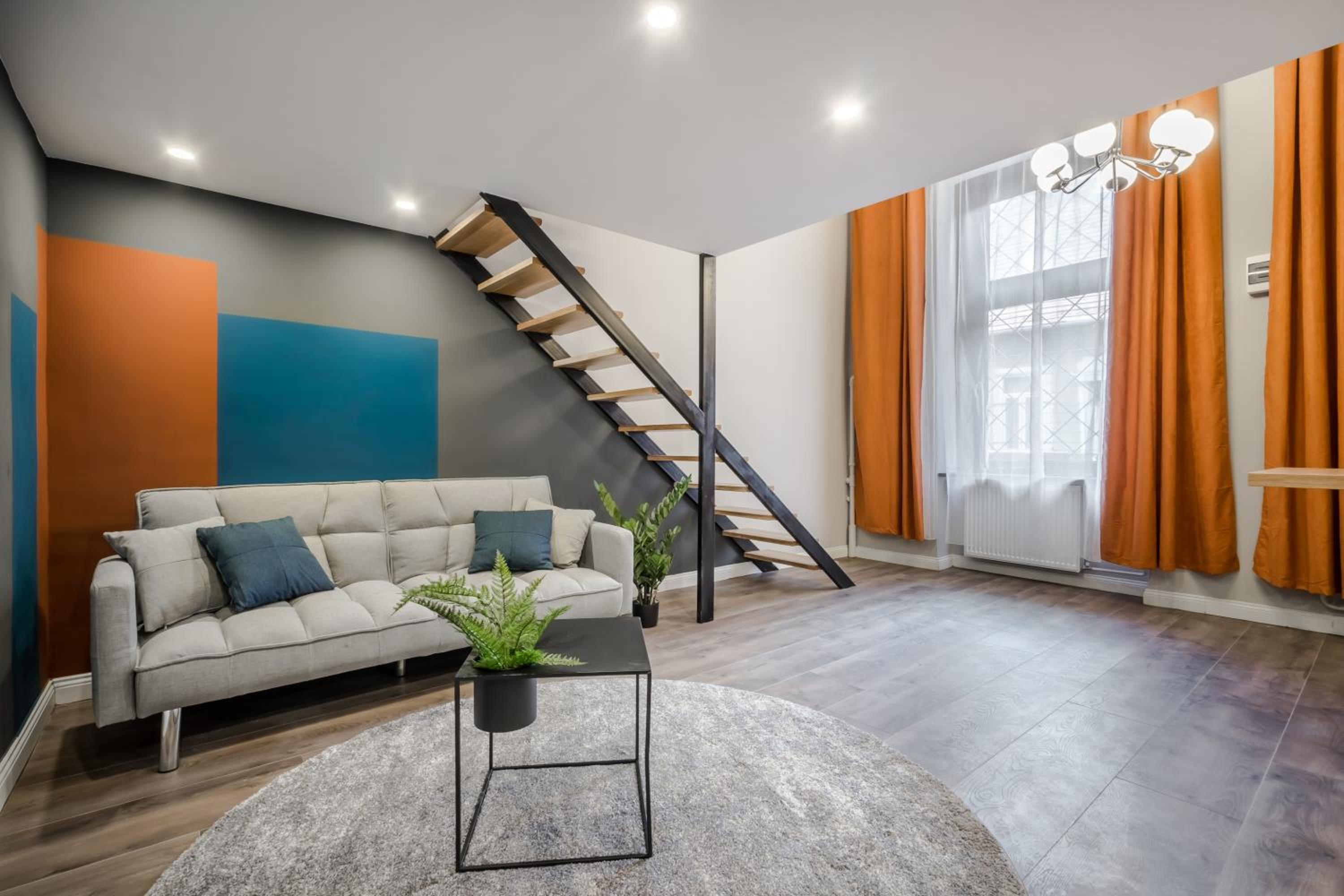 Deluxe Apartment with Gallery - Photo 15