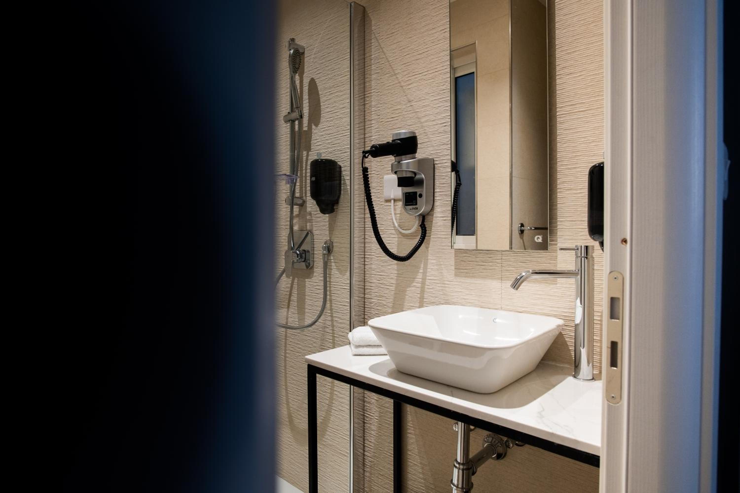Superior Double or Twin Room - Annex - Photo 2