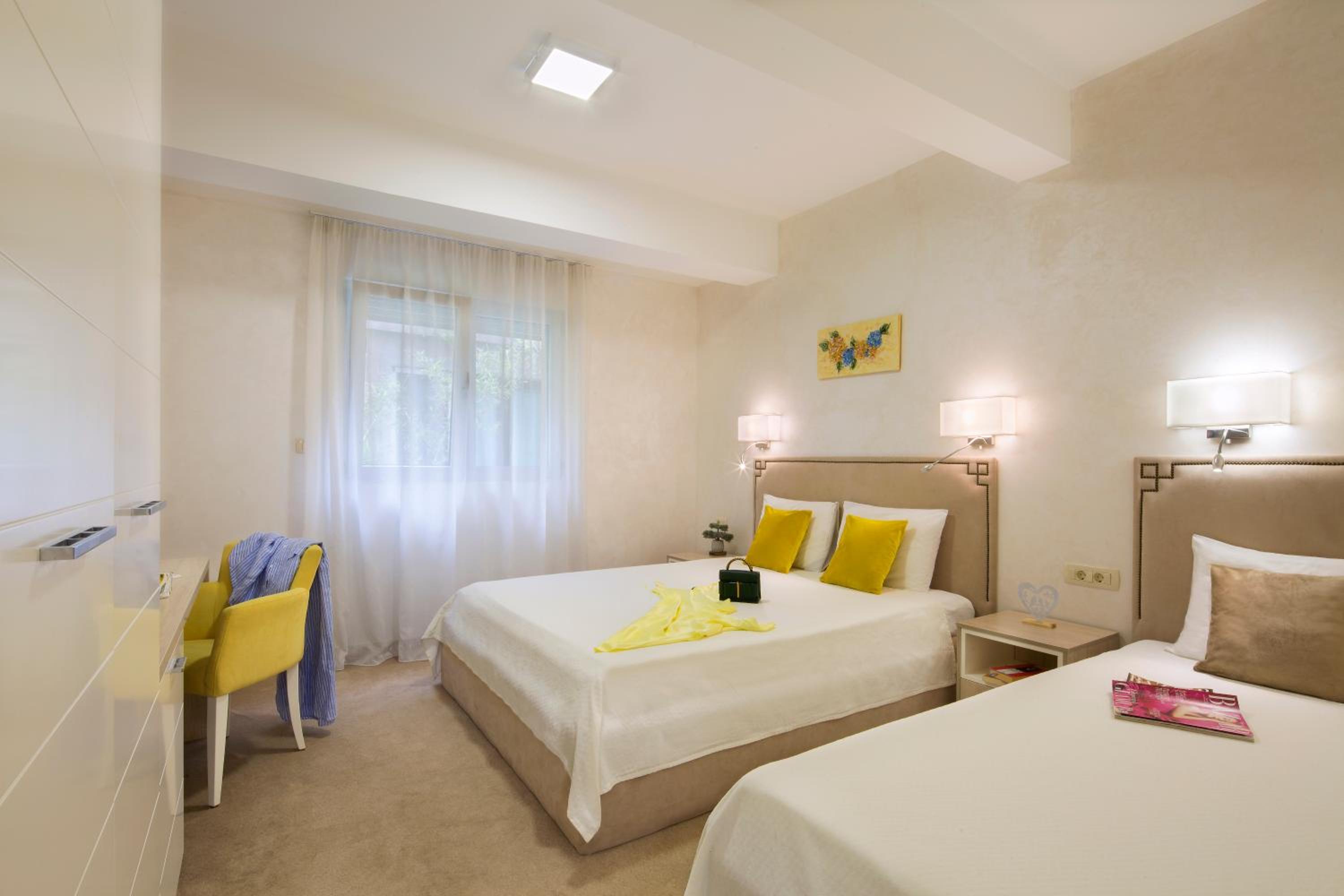 Economy Triple Room photo 1