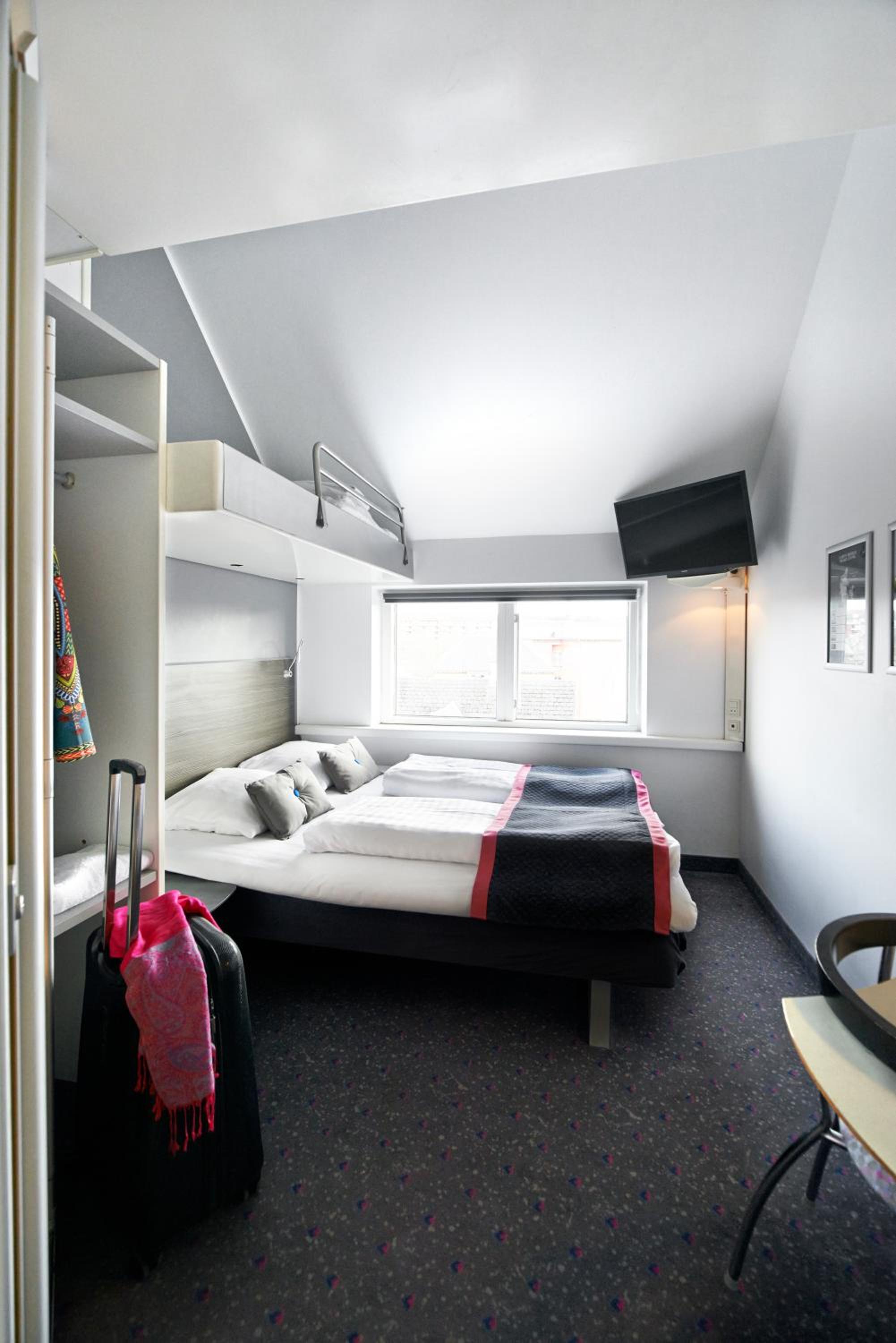 Commodore Family Room